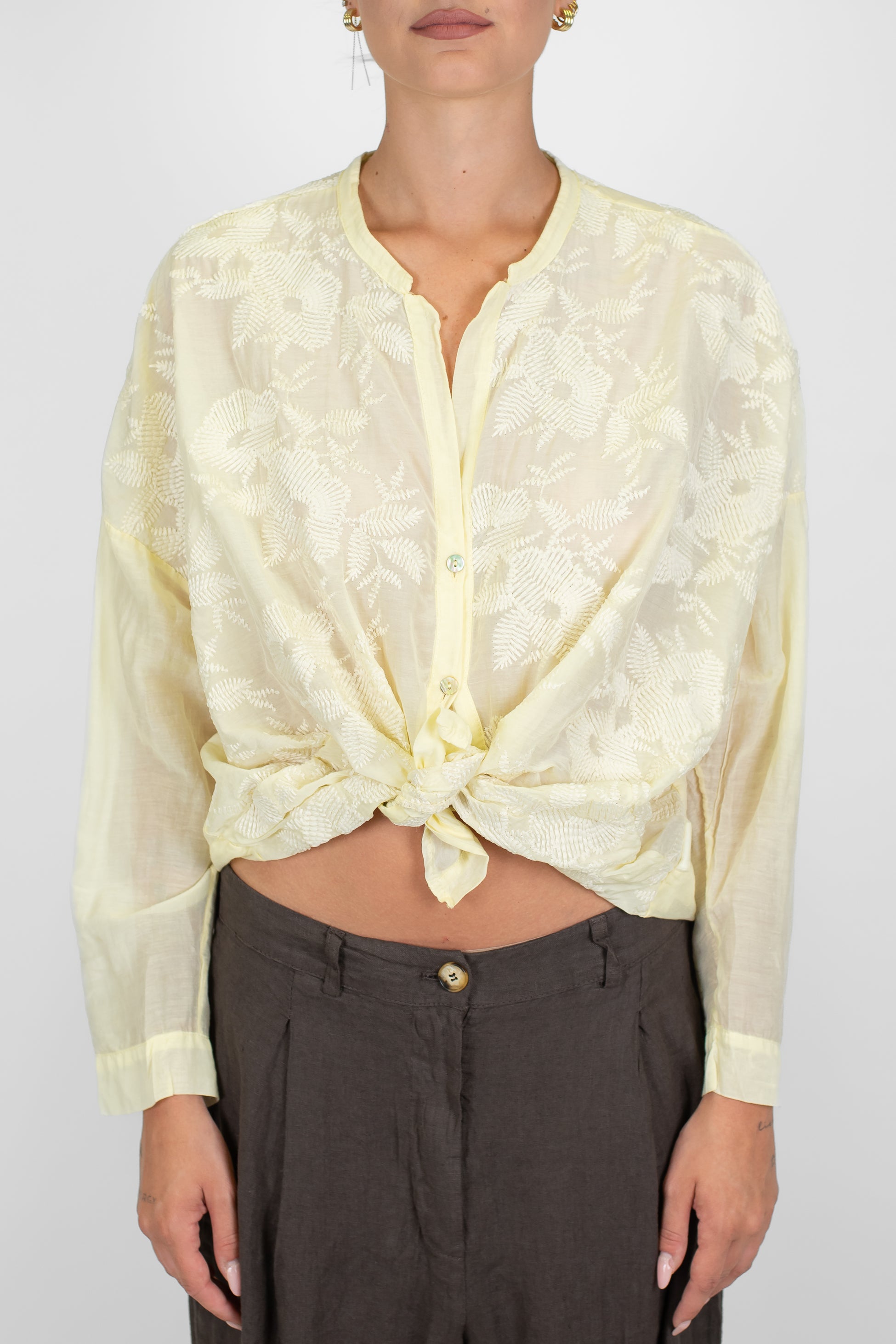 Motel - Camicia in misto seta con ricami tono su tono e collo coreano