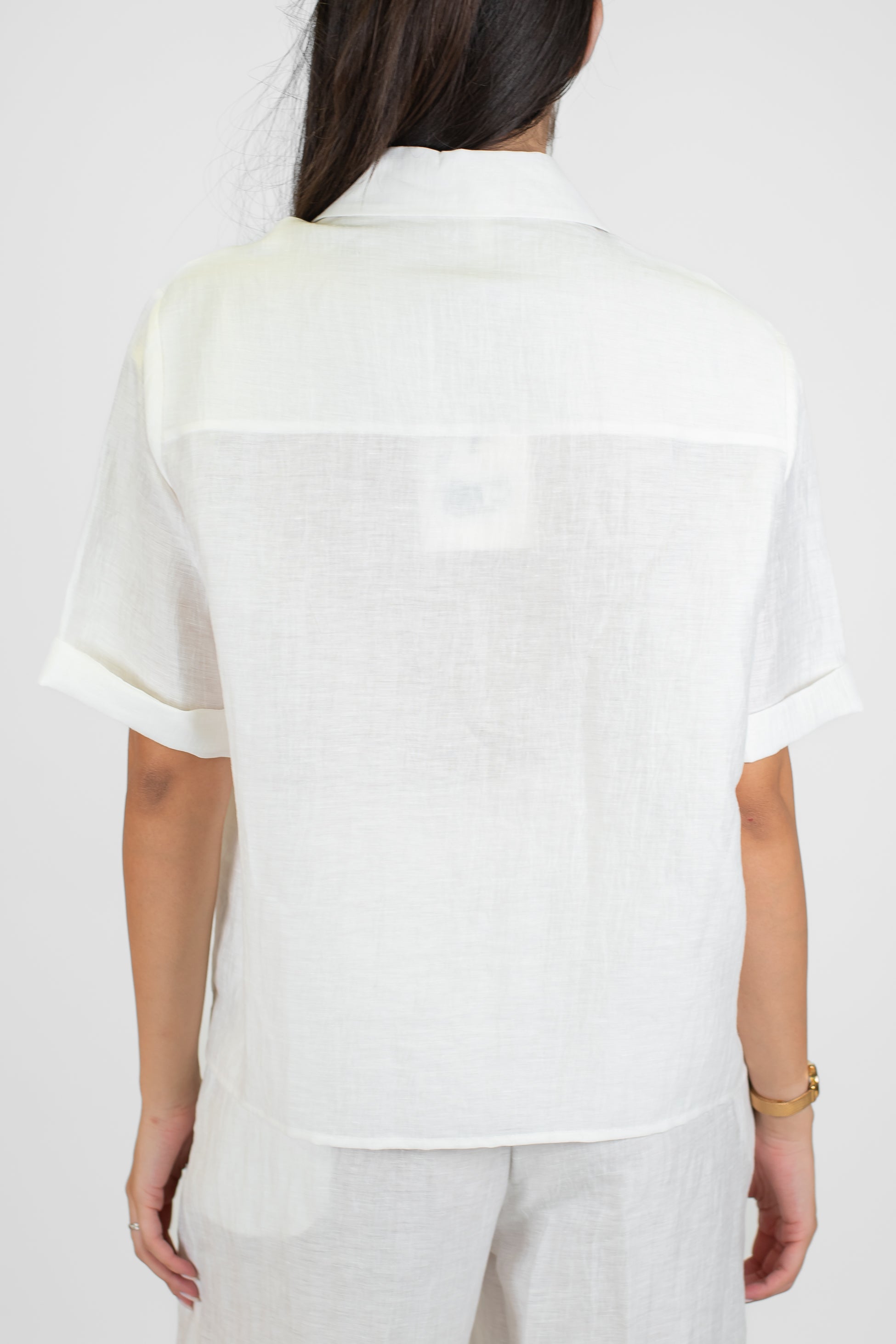 Tensione in - Camicia mezzamanica in lino con tasconi avanti