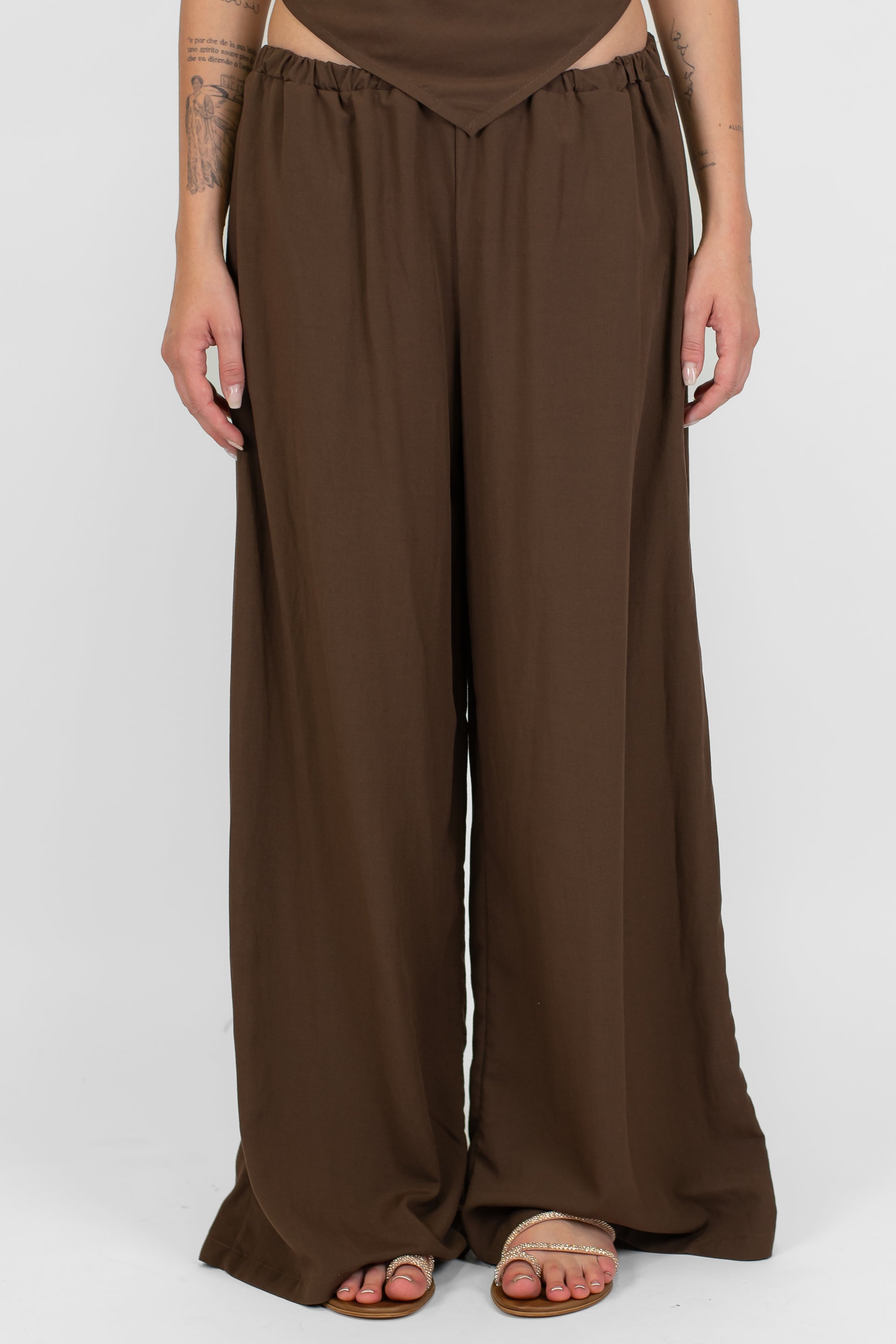 Tensione in - Coordinato in misto lino con allaccio sul retro e pantalone palazzo con elastico in vita