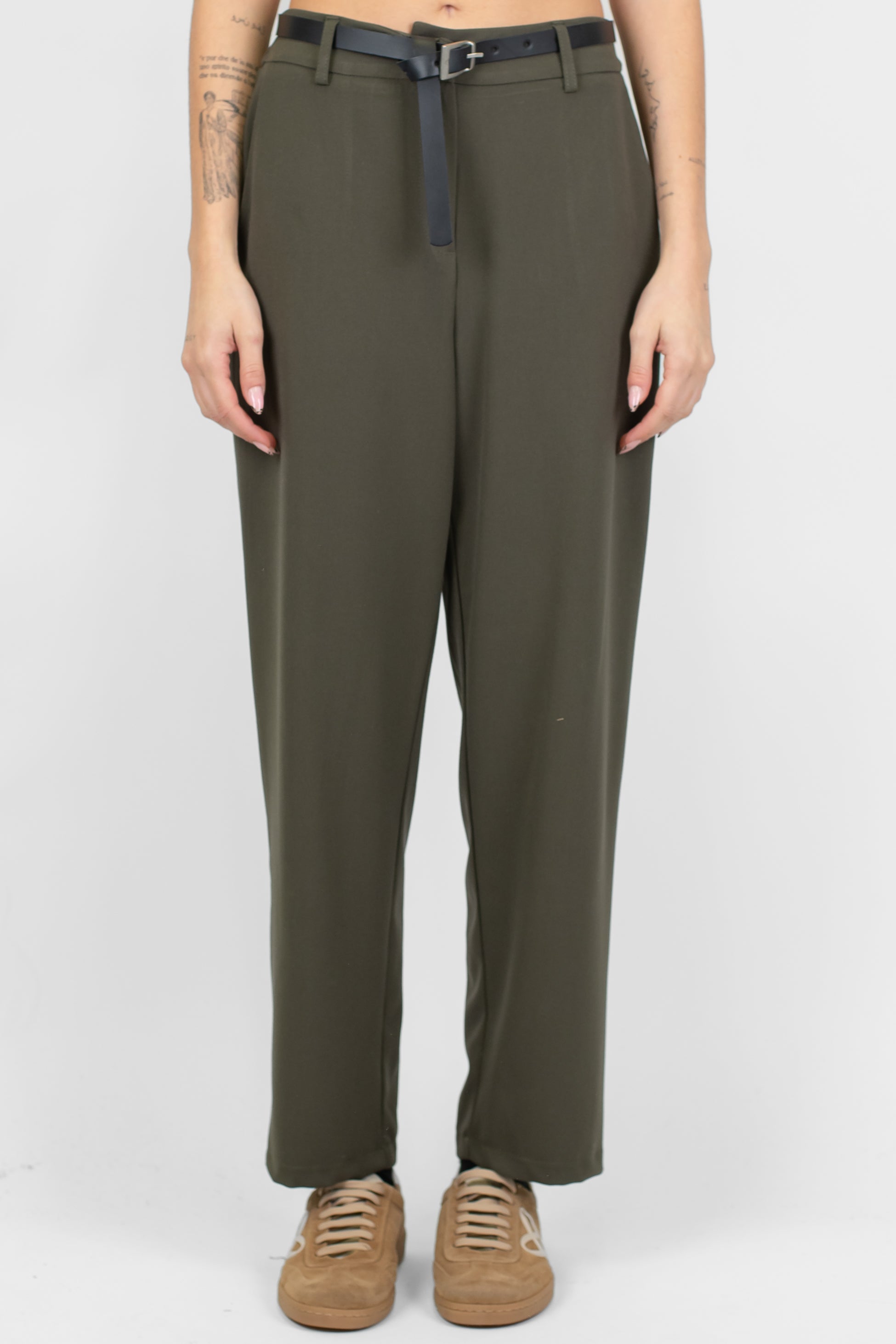 Tensione in - Pantalone regular con elastico sul retro