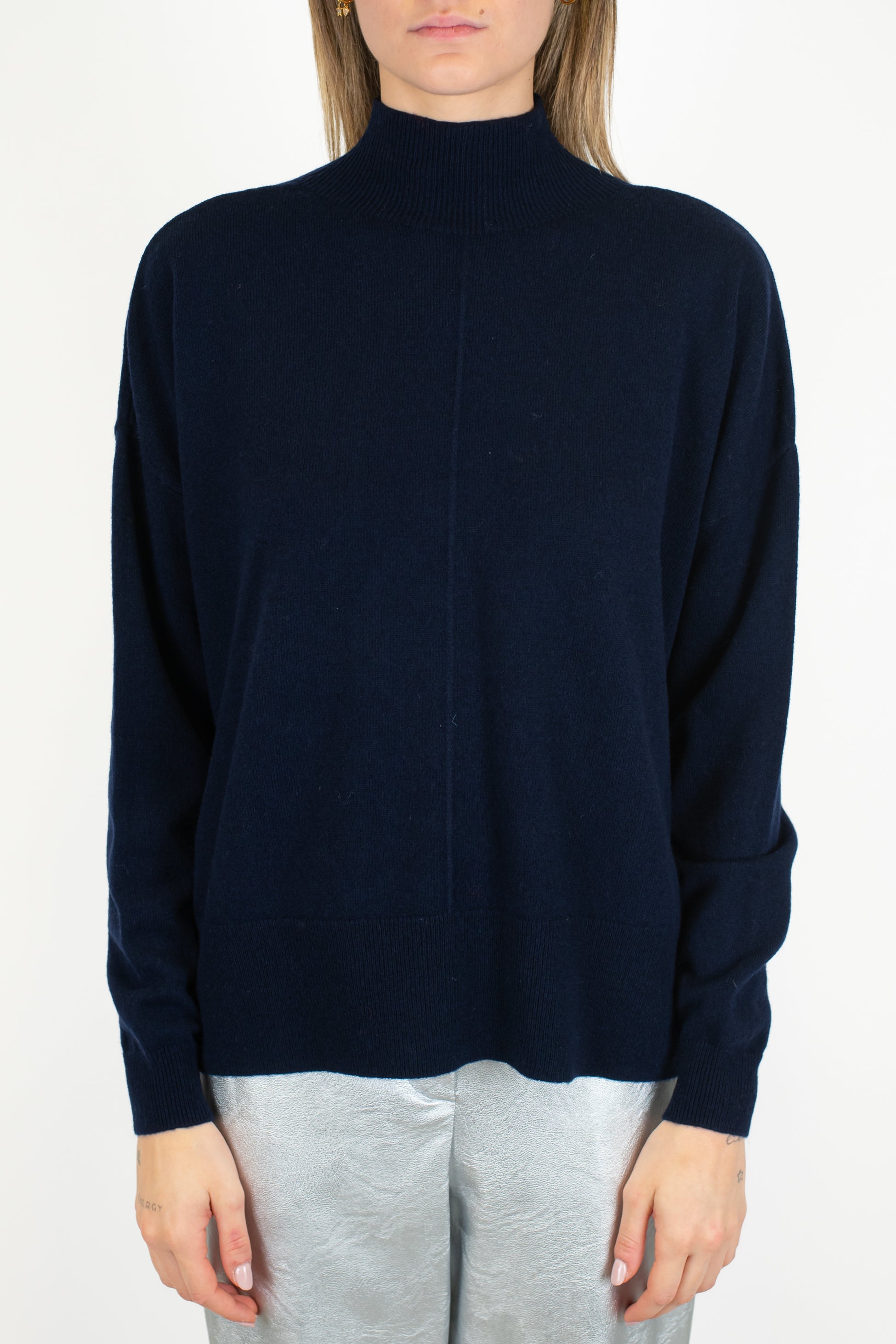 Tensione in - Maglia scollo cratere in 100% lana