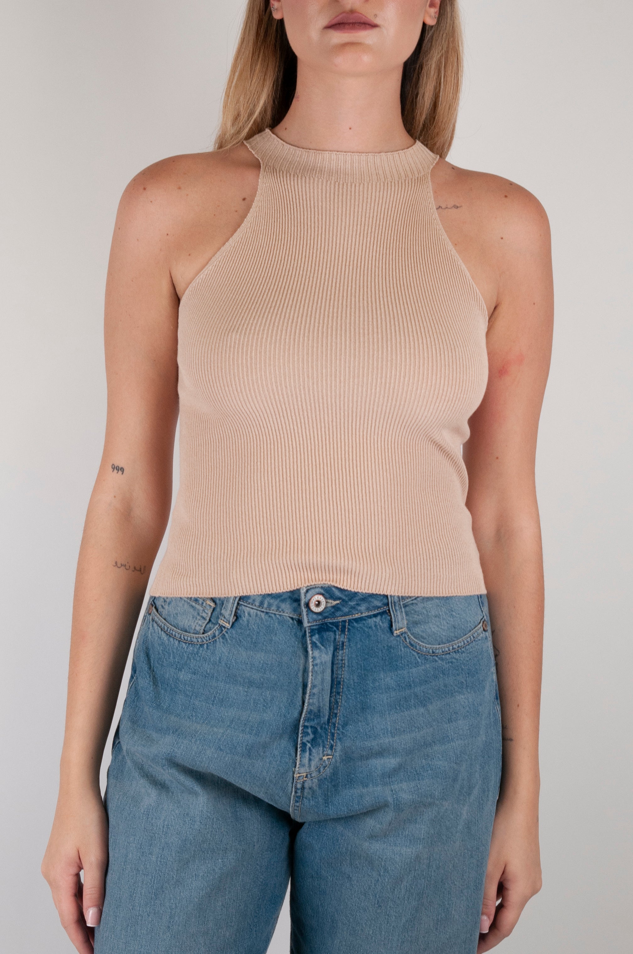 Kontatto - Top a costine in filo di viscosa scollo americana