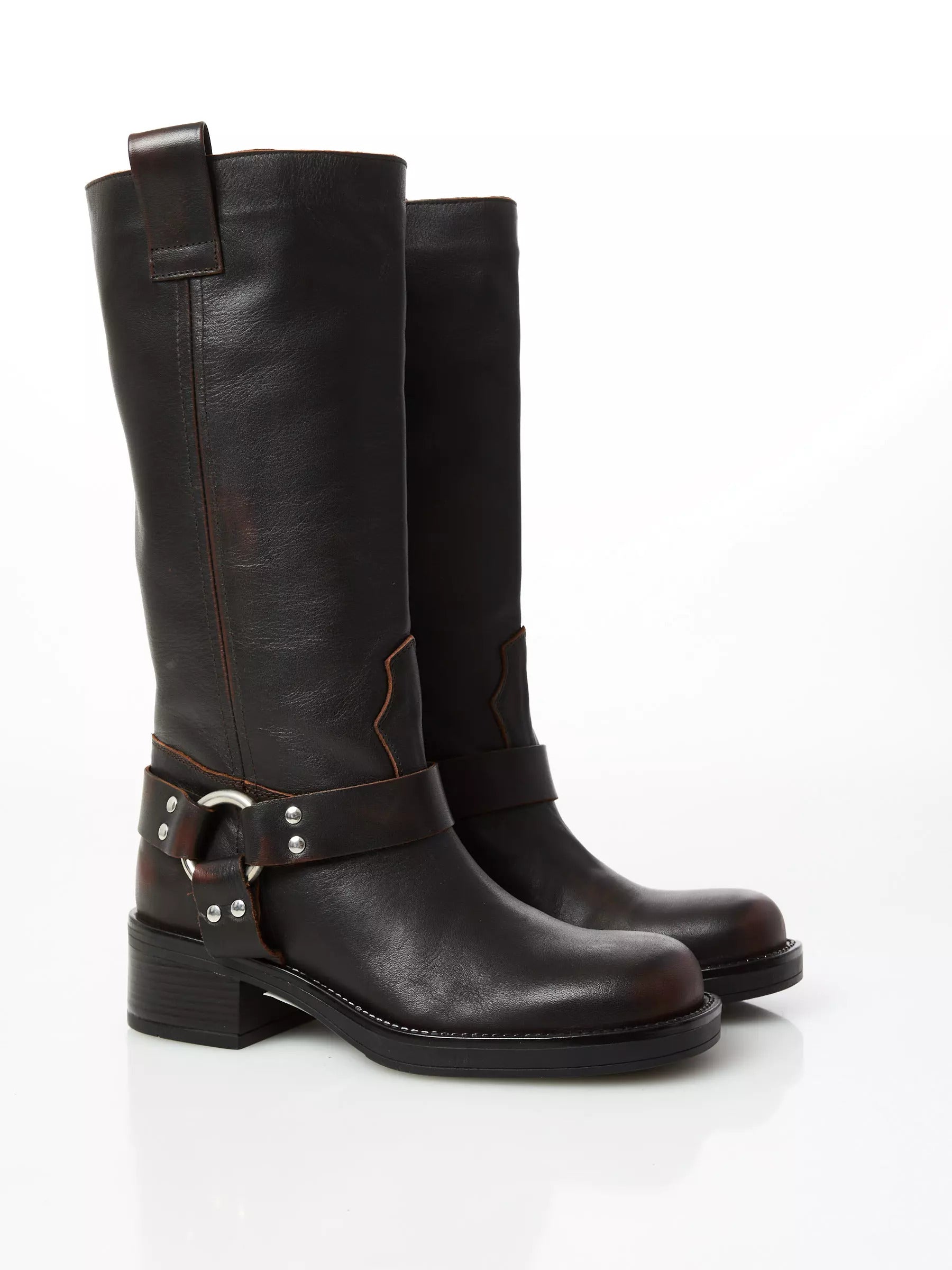 Ovyè - Biker in pelle con fibbia