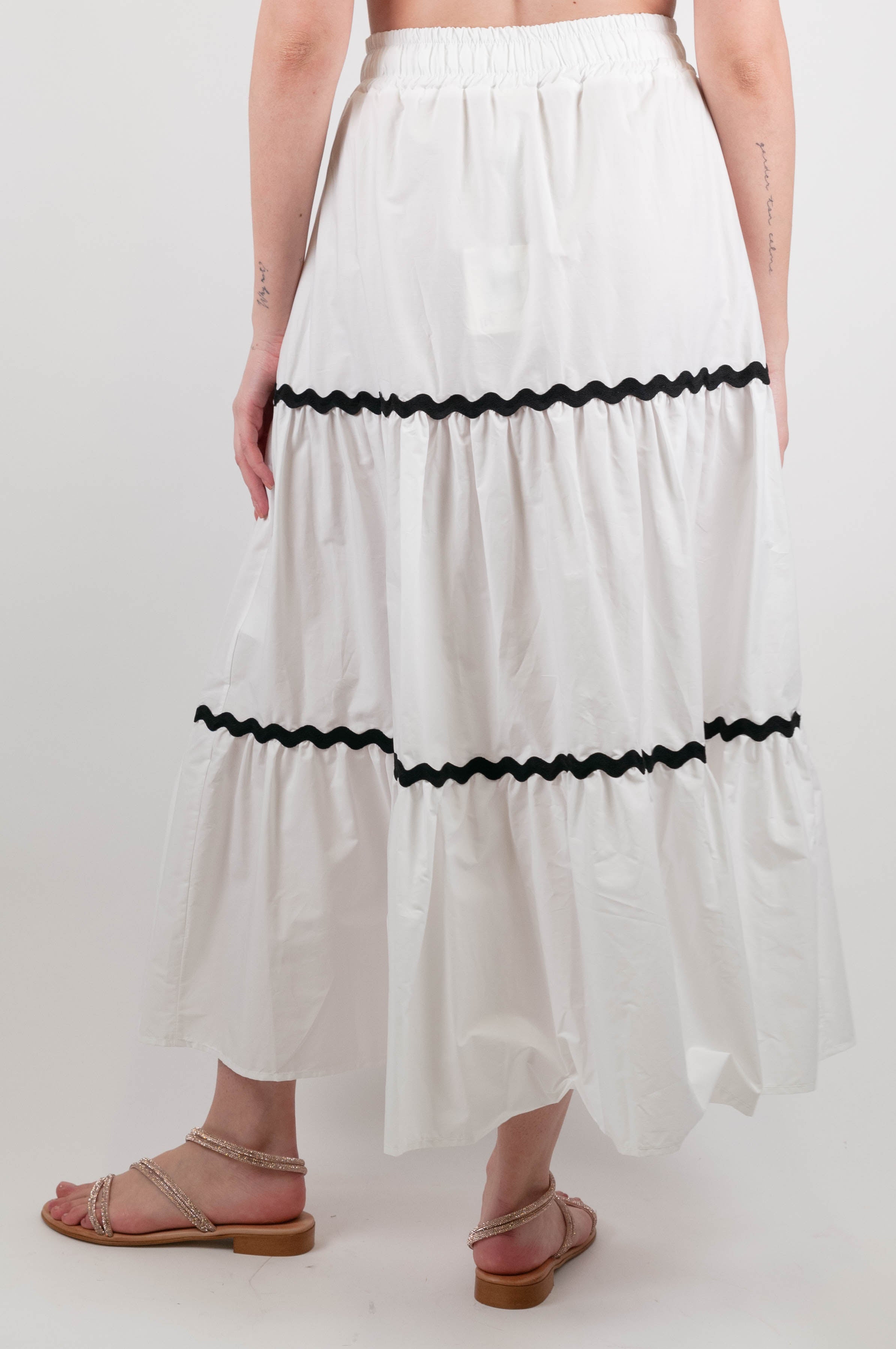 Tensione in - Gonna con balze a contrasto e coulisse