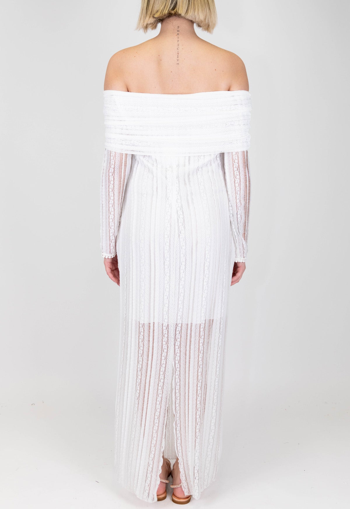 Tensione in - Abito lungo in pizzo e crochet con scollo shiffer