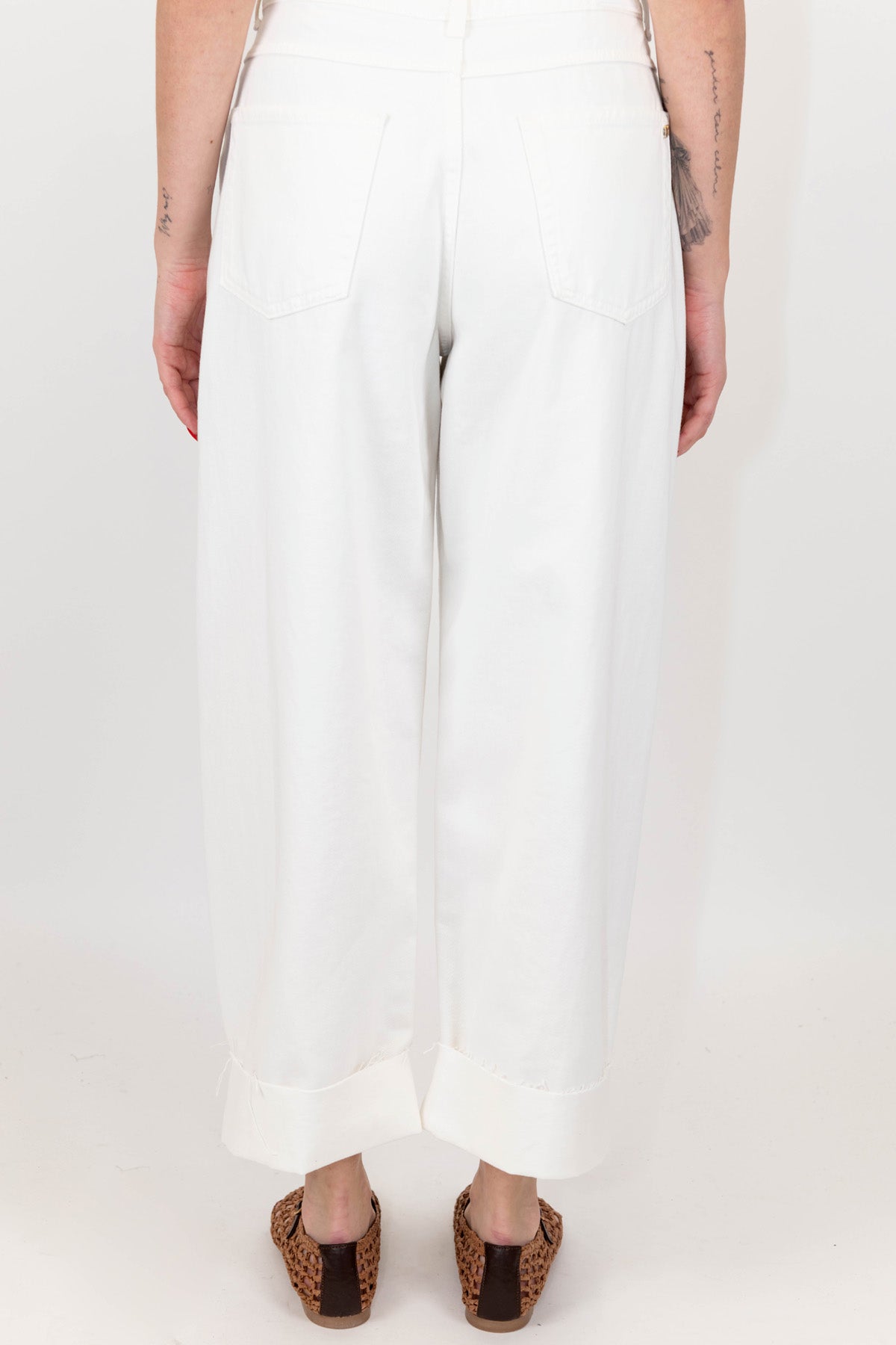 Motel - Pantalone regular in denim colorato con risvolto sul fondo