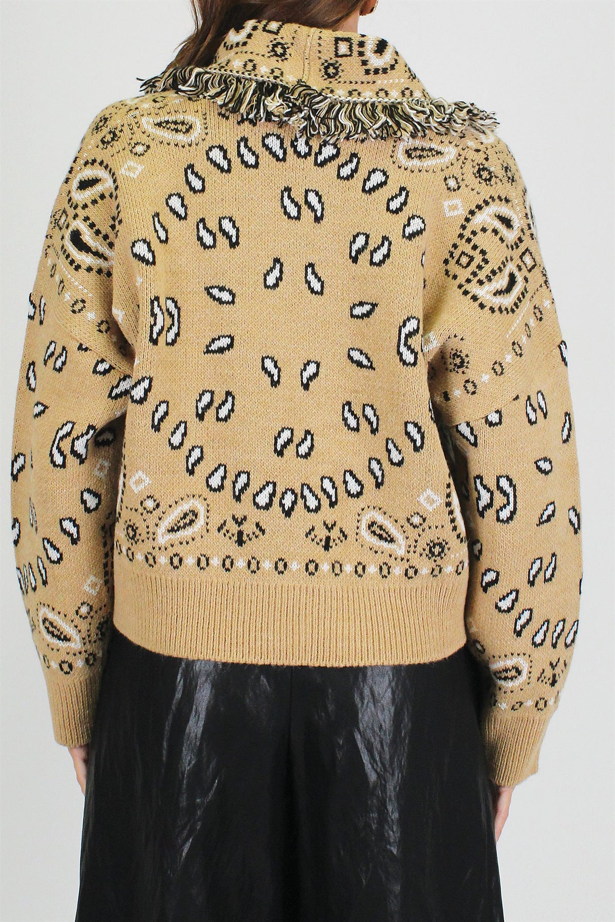 Tensione in - Cardigan corto fantasia bandana in misto lana con profilo frange