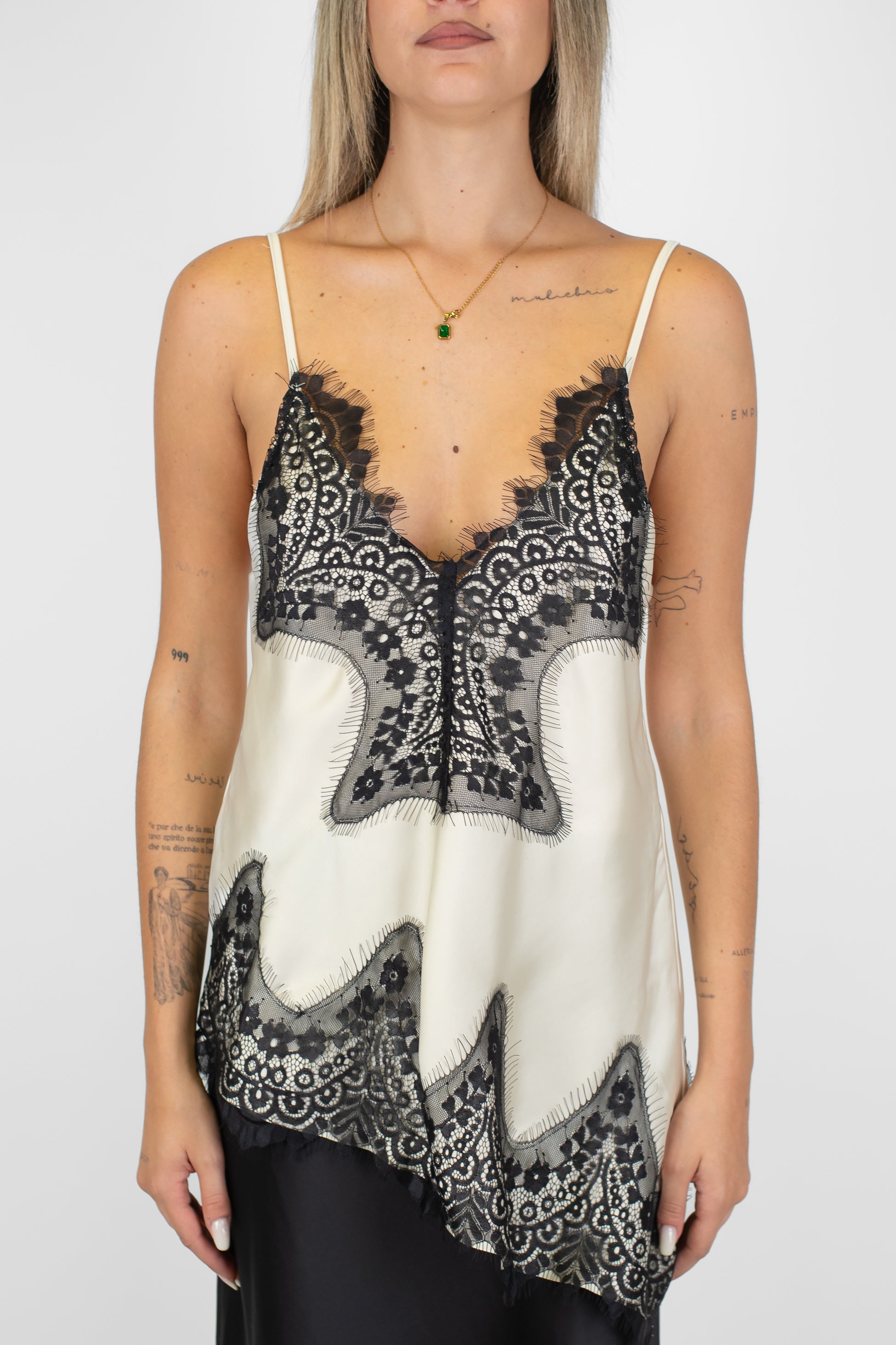 Tensione in - Top asimmetrico con spalline sittoli e pizzo