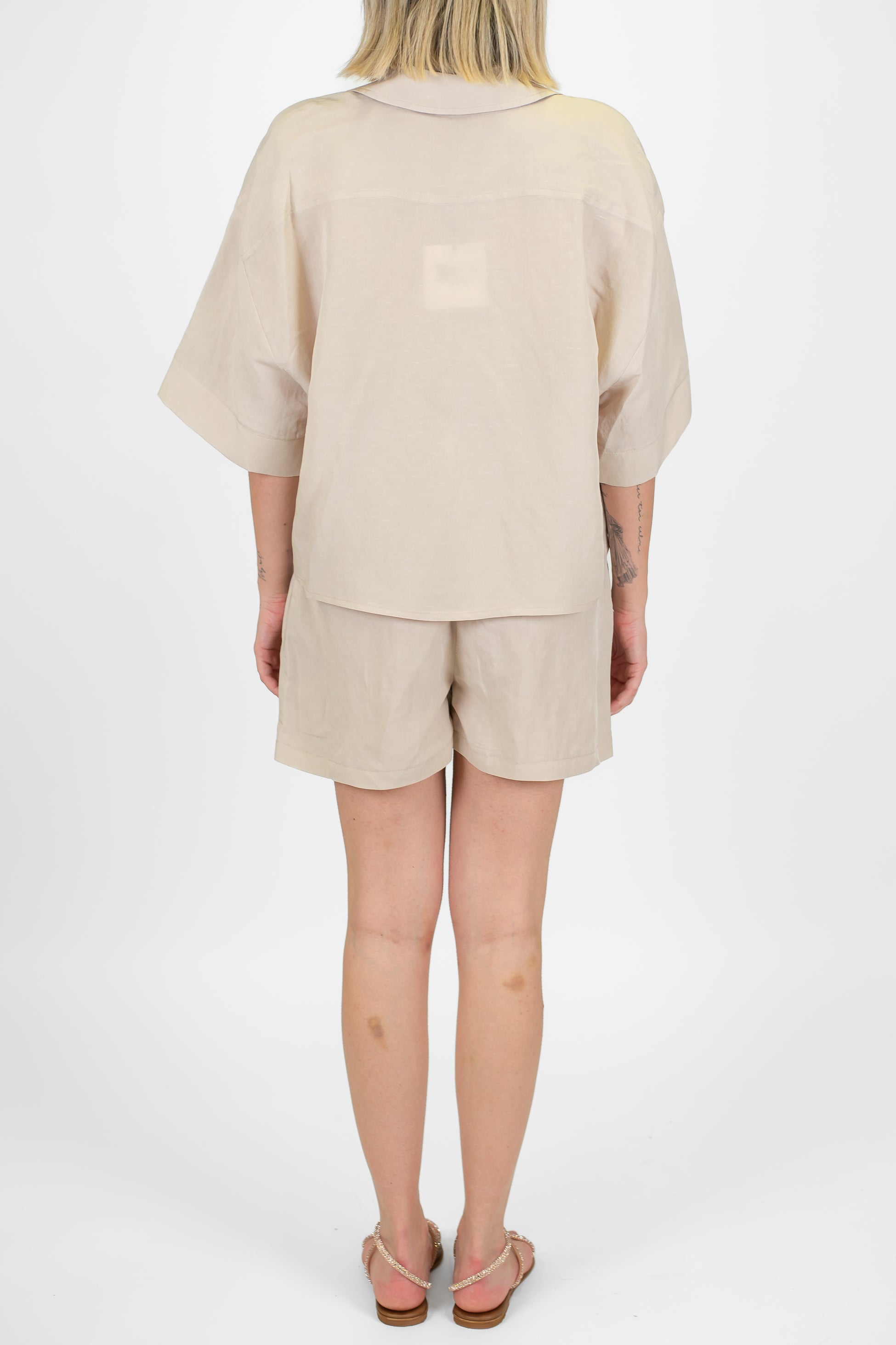 Tensione in - Coordinato in misto lino camicia over mezzamanica e shorts con elastico in vita