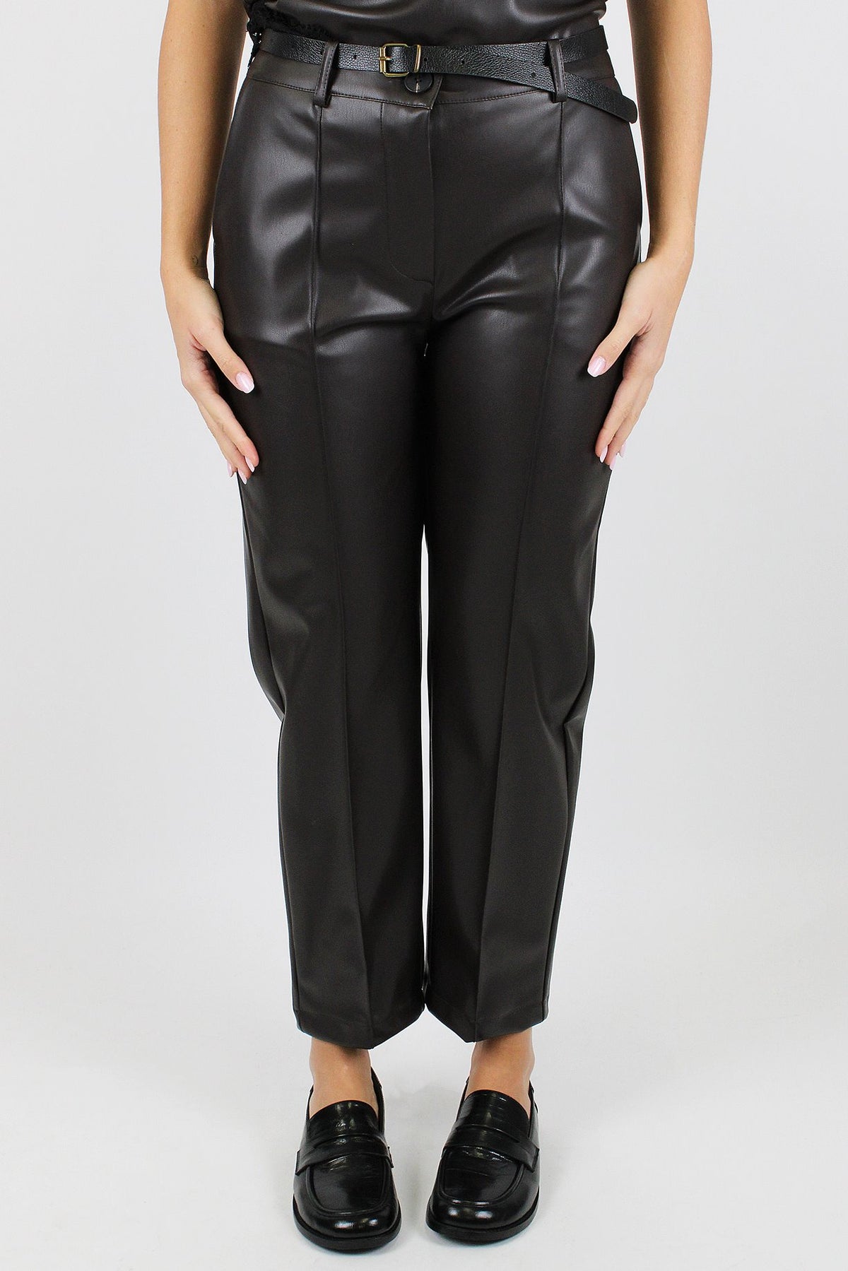 Tensione in - Pantalone slim in ecopelle
