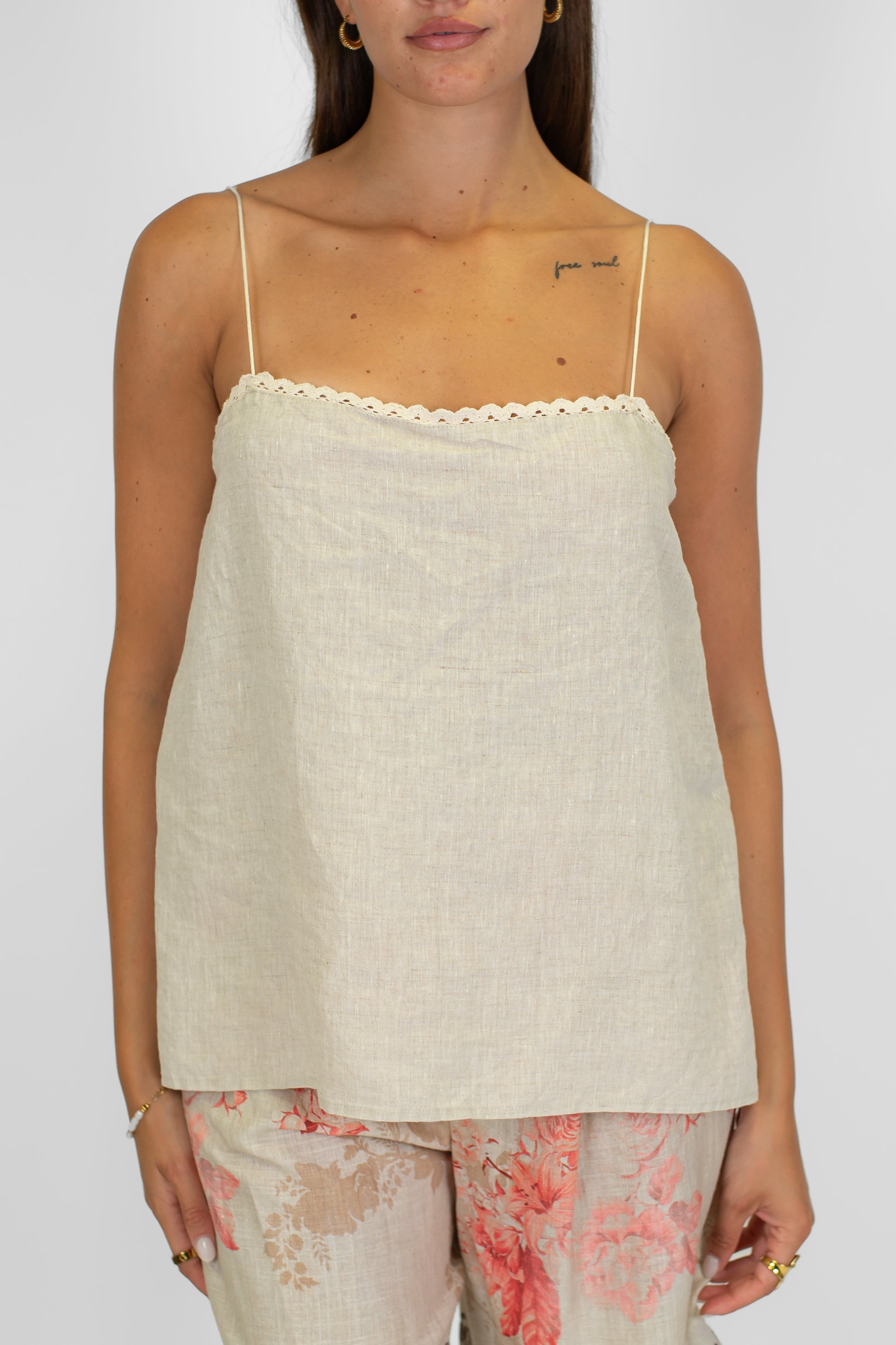 Tensione in - Top 100% lino con bretelline sottili e profilo crochet