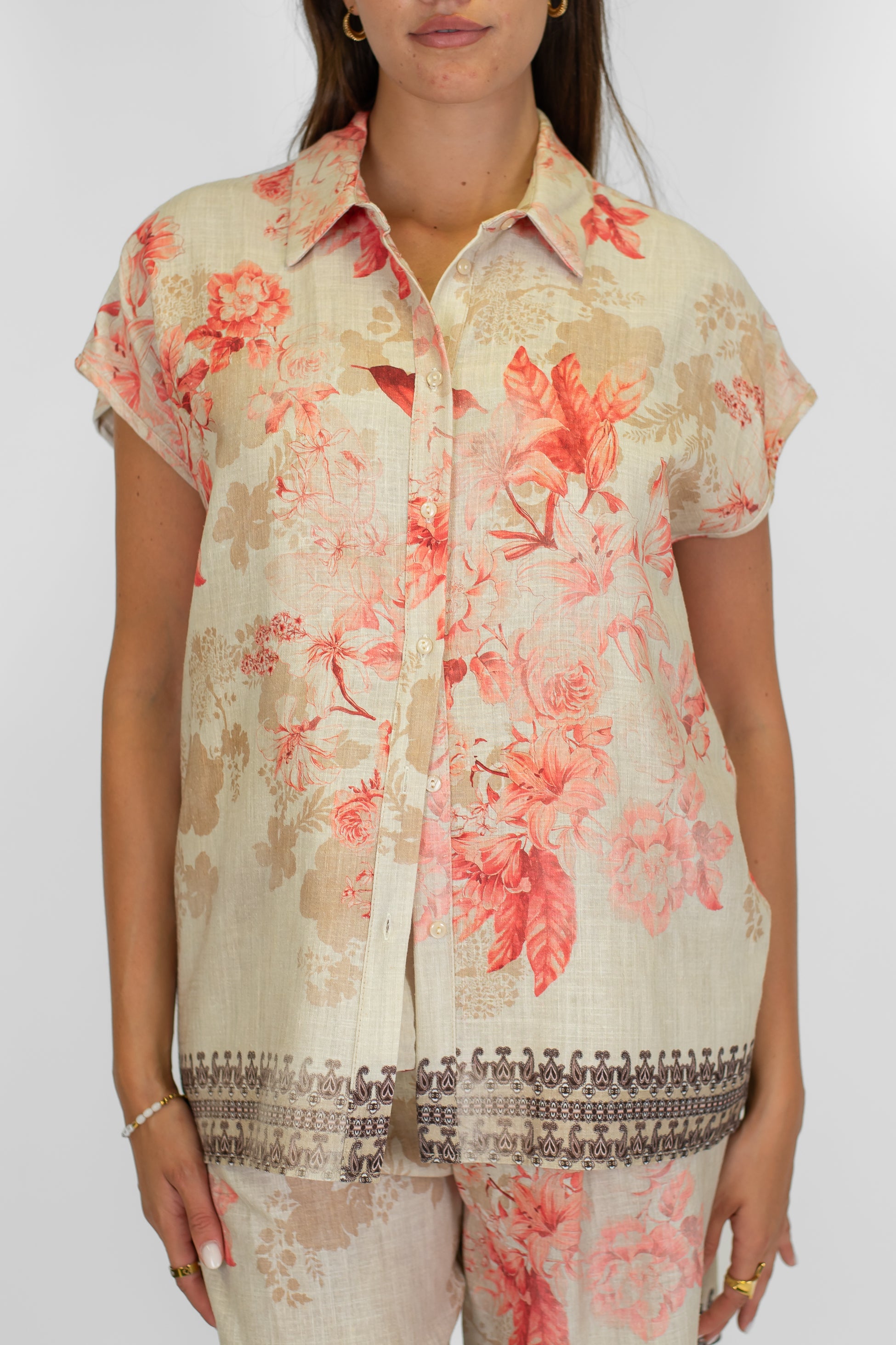 Tensione in - Camicia mezzamanica fantasia floreale in misto lino con trama a contrasto sul fondo