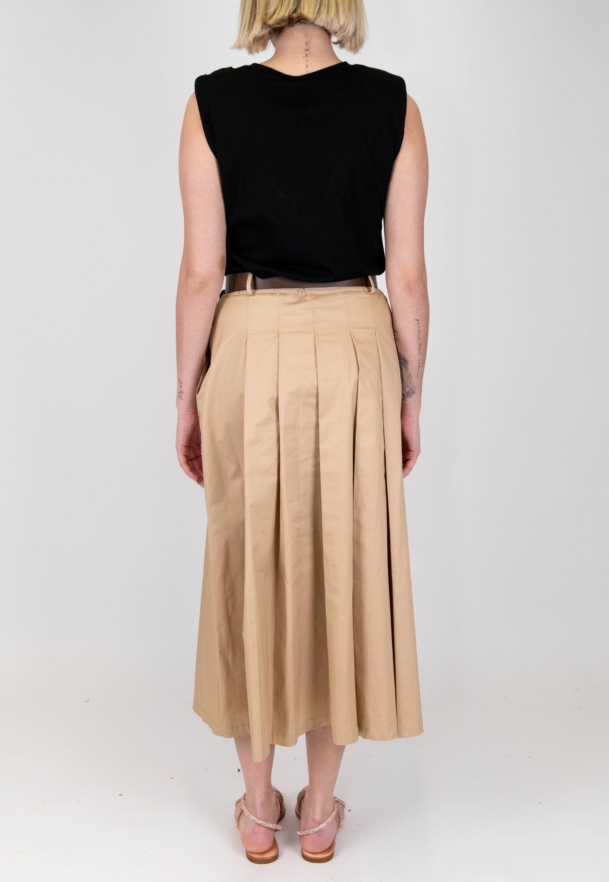 Tensione in - Abito lungo giromaniche con gonna e pinces