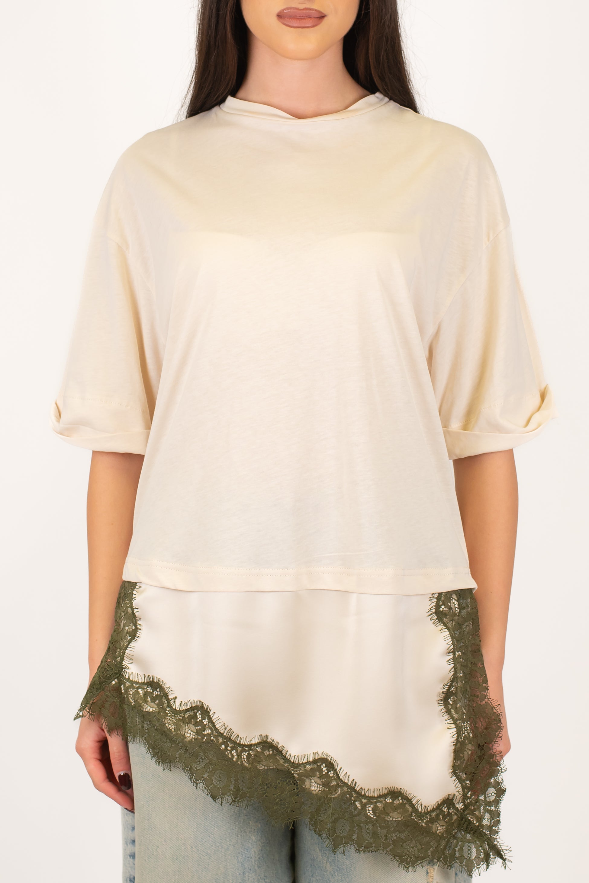 Motel - T-shirt over con estensione in satin asimmetrico e pizzo a contrasto sul fondo