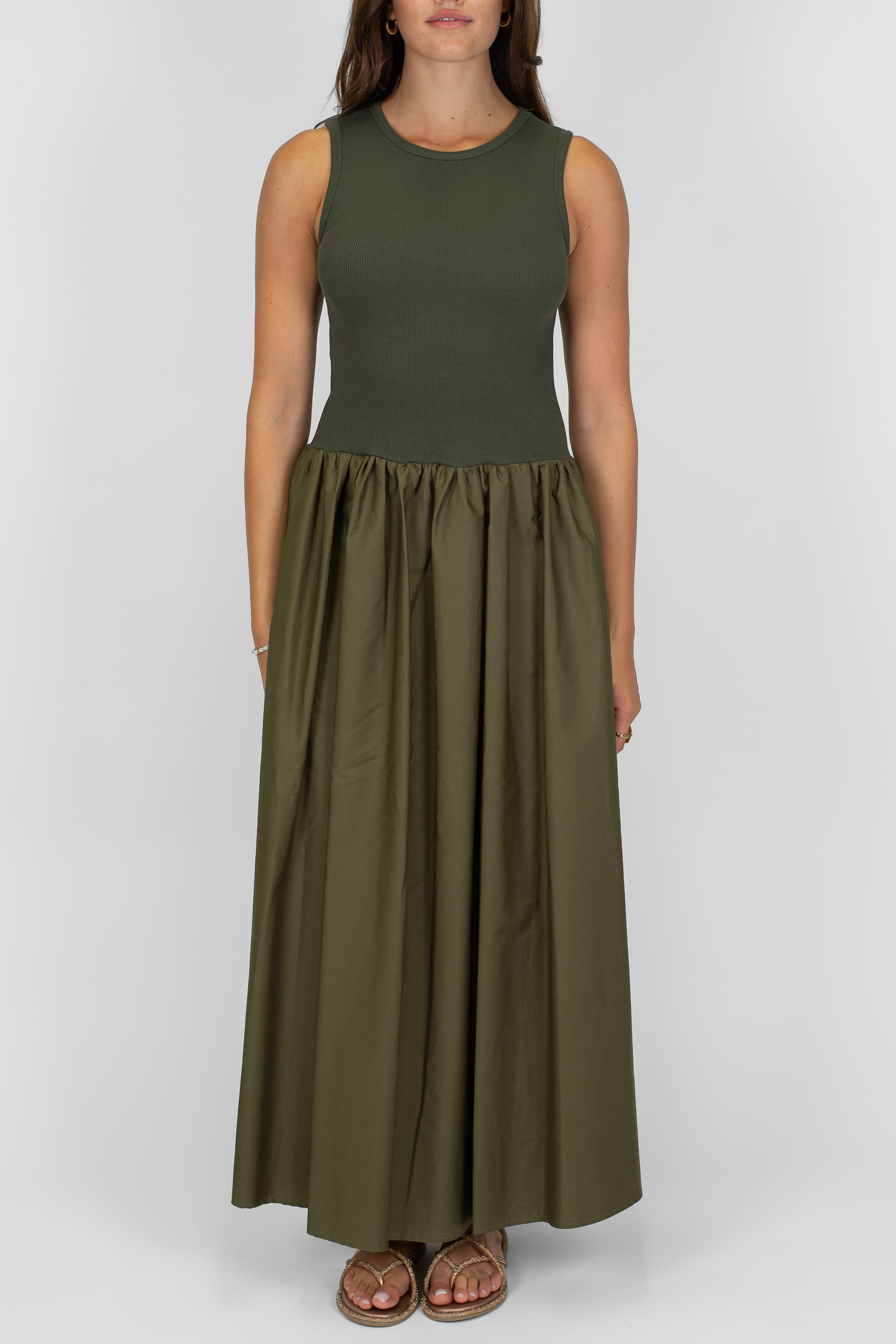 Tensione in - Abito lungo giromaniche composto da canotta a costine e gonnellone