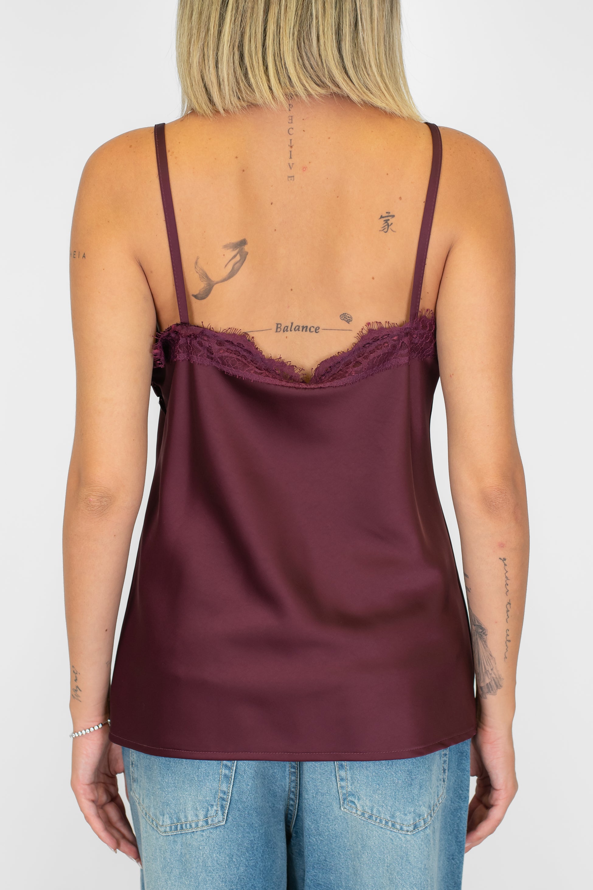 Tensione in - Top in satin con profilo in pizzo