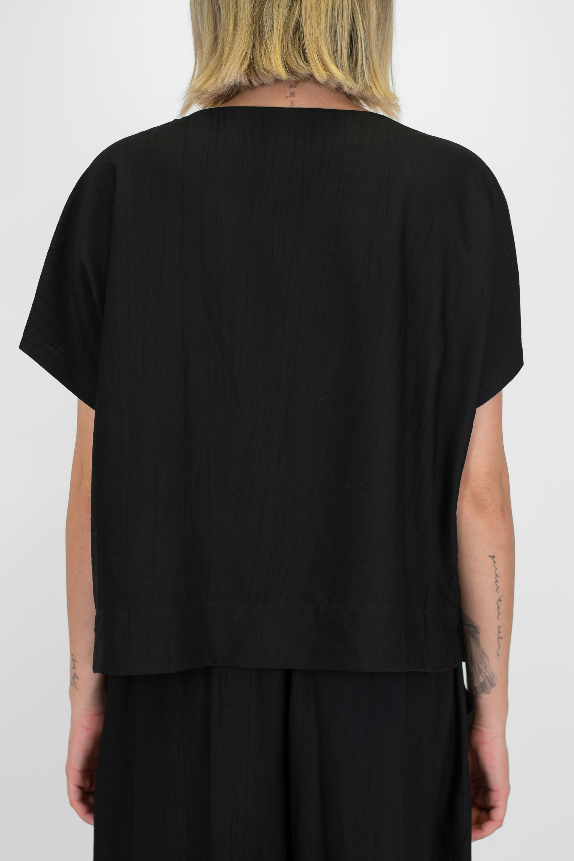 Tensione in - Coordinato t-shirt e pantalone palazzo con coulisse in viscosa leggera