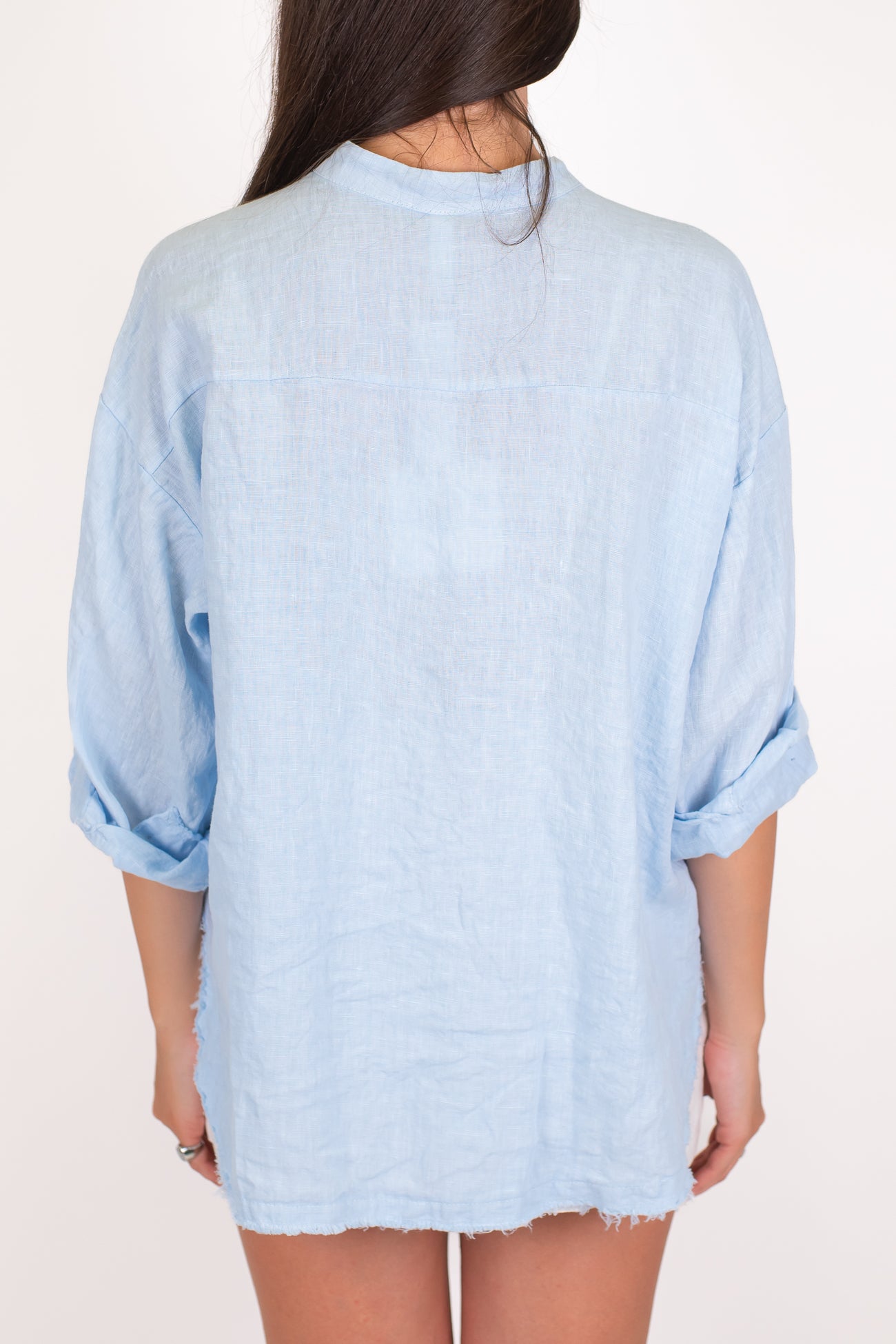 Tensione in - Camicia in puro lino con collo coreano e taschino