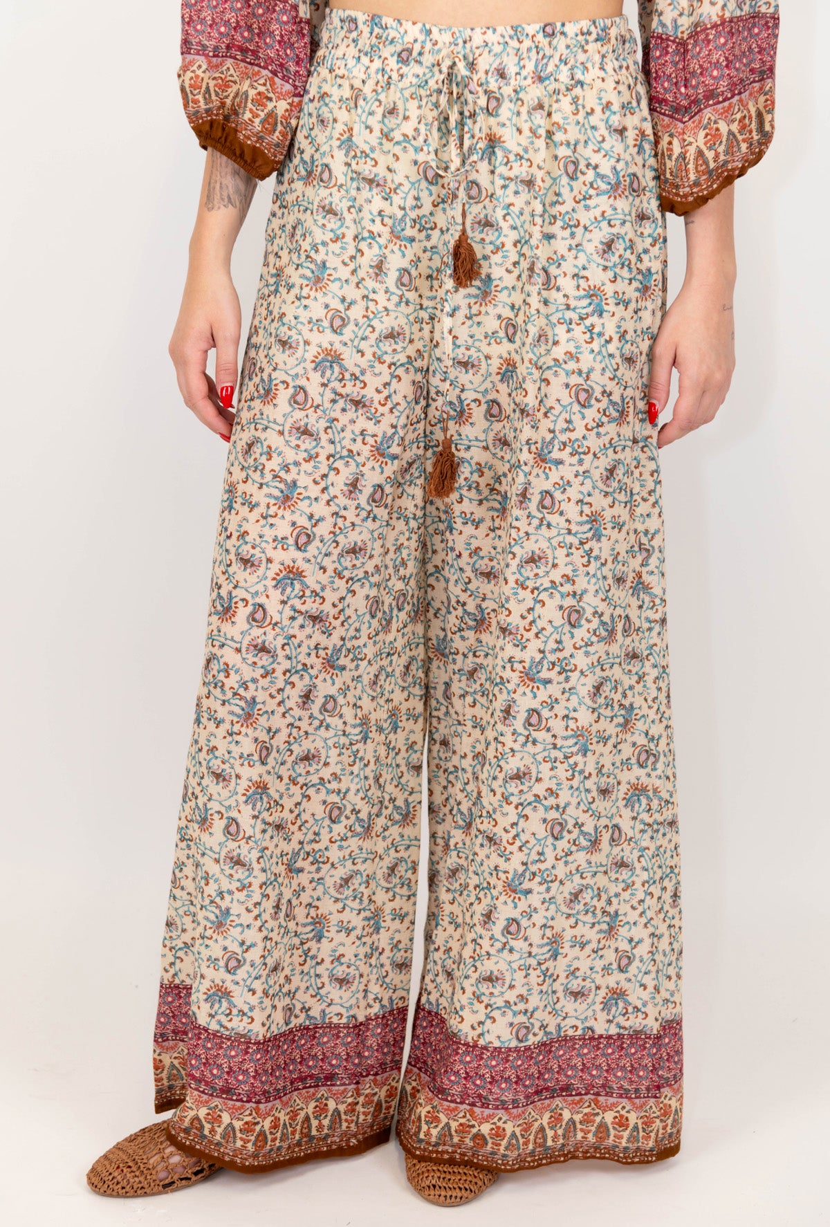 Tensione in - Pantalone palazzo fantasia provenzale in mussola di cotone con coulisse e fondo a contrasto