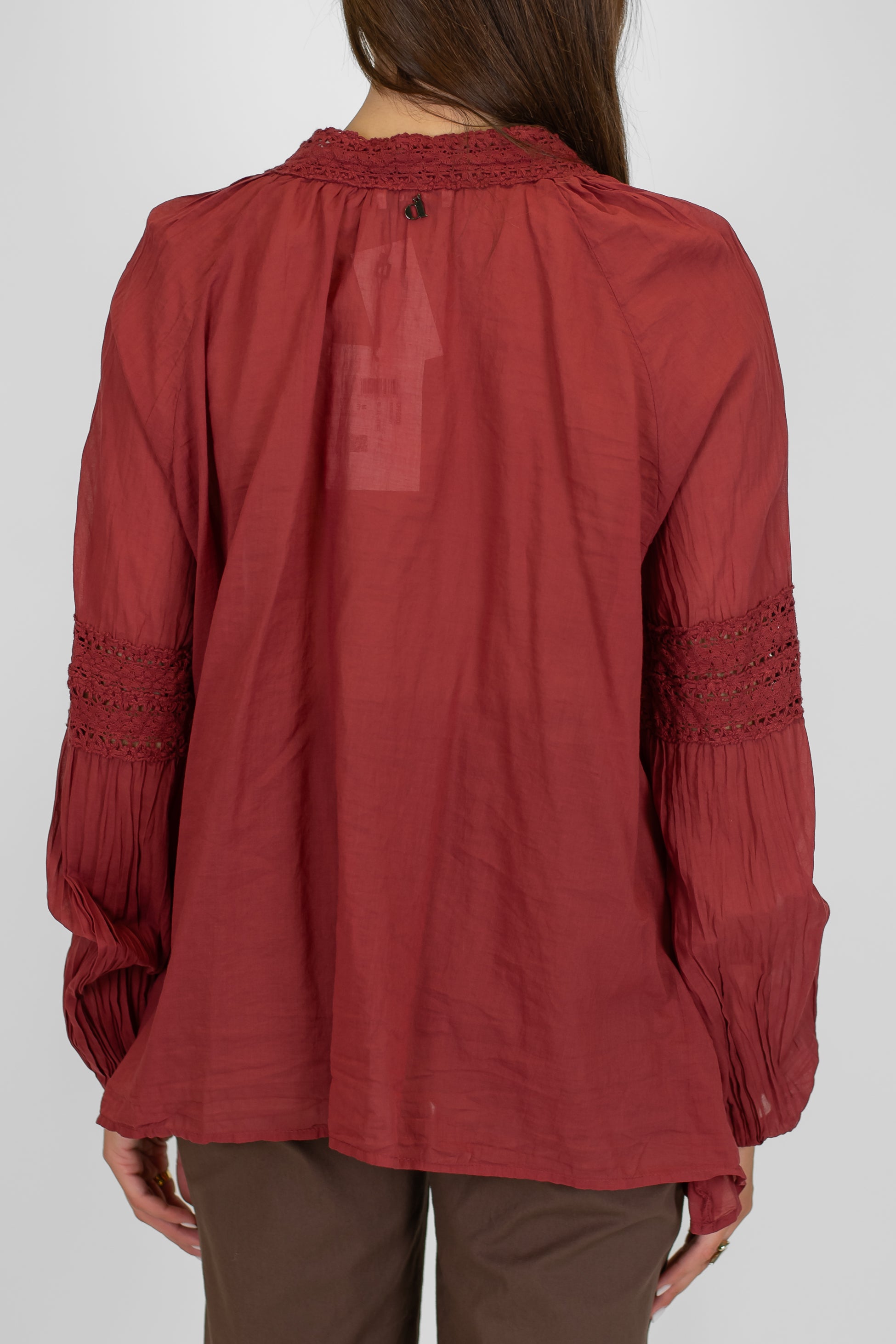 Dixie - Camicia in mussola di cotone scollo V con nappine e crochet