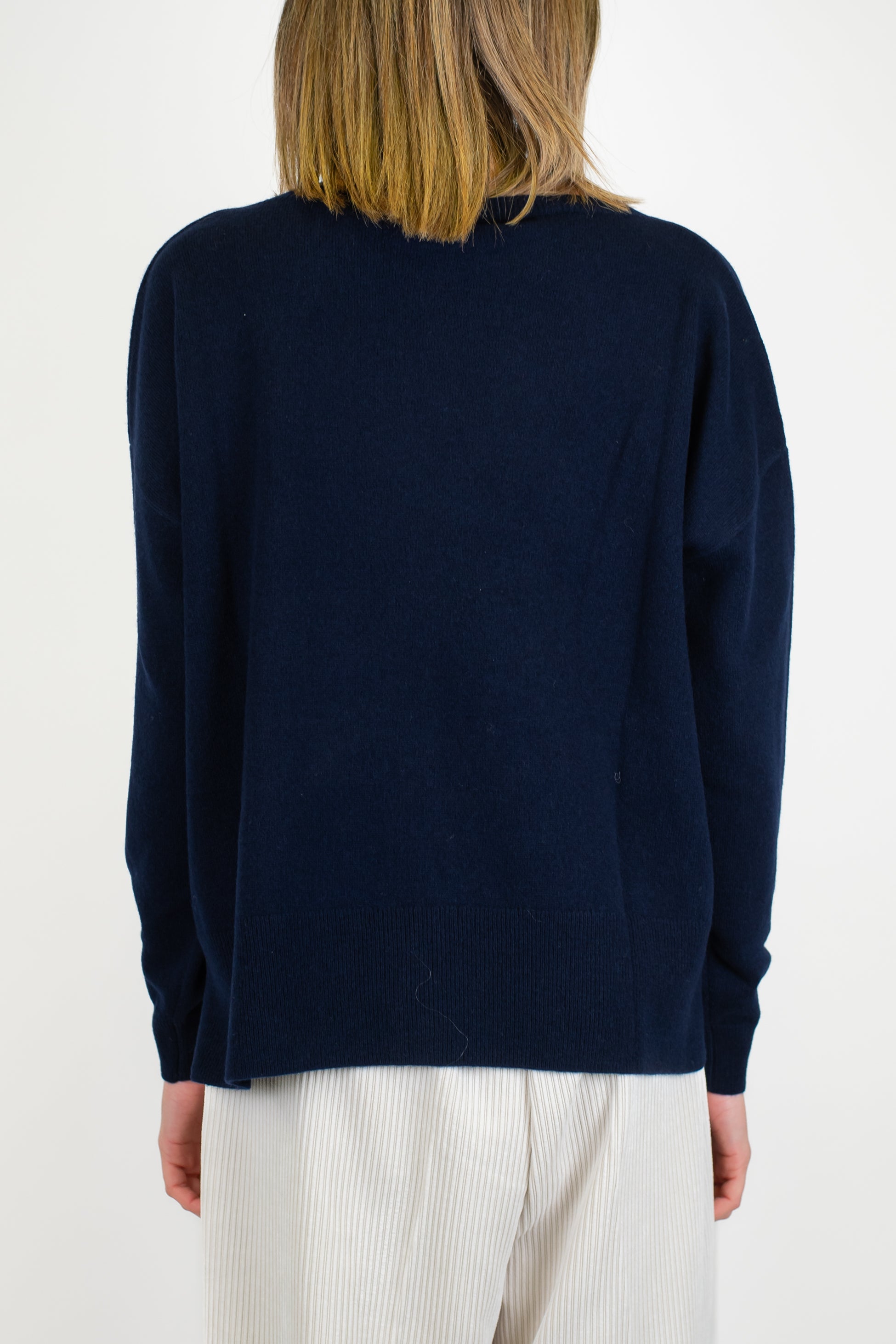 Tensione in - Maglia scollo a barca in pura lana