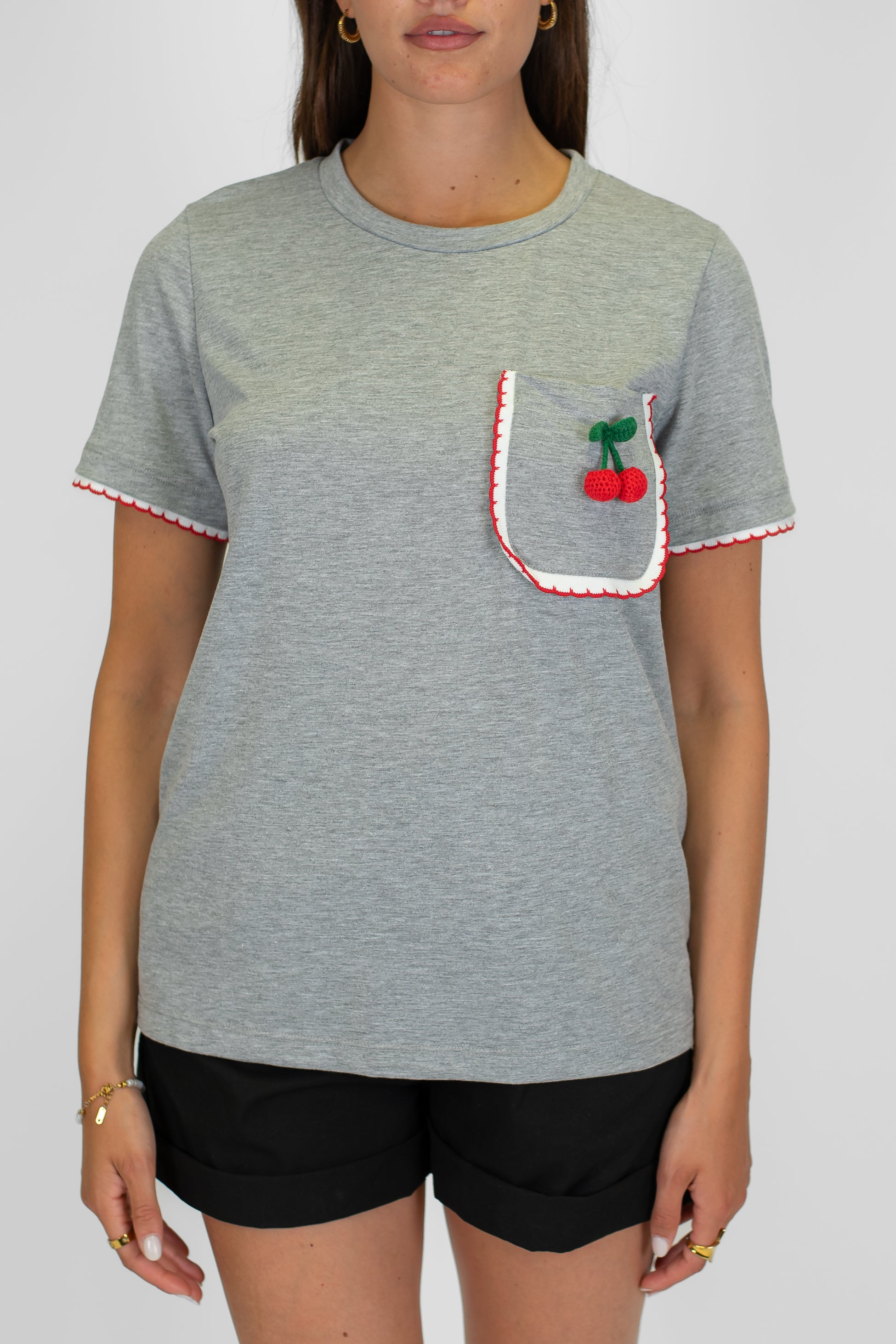 DIxie - T shirt mezza manica con spilla ciligia