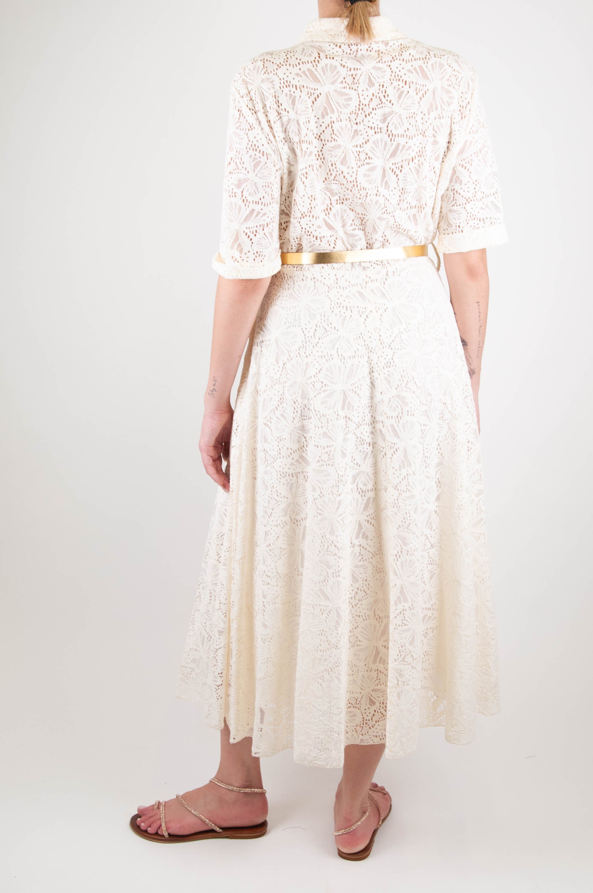 Tensione in - Abito lungo mezza manica con ricami crochet e chiusura con bottoncini