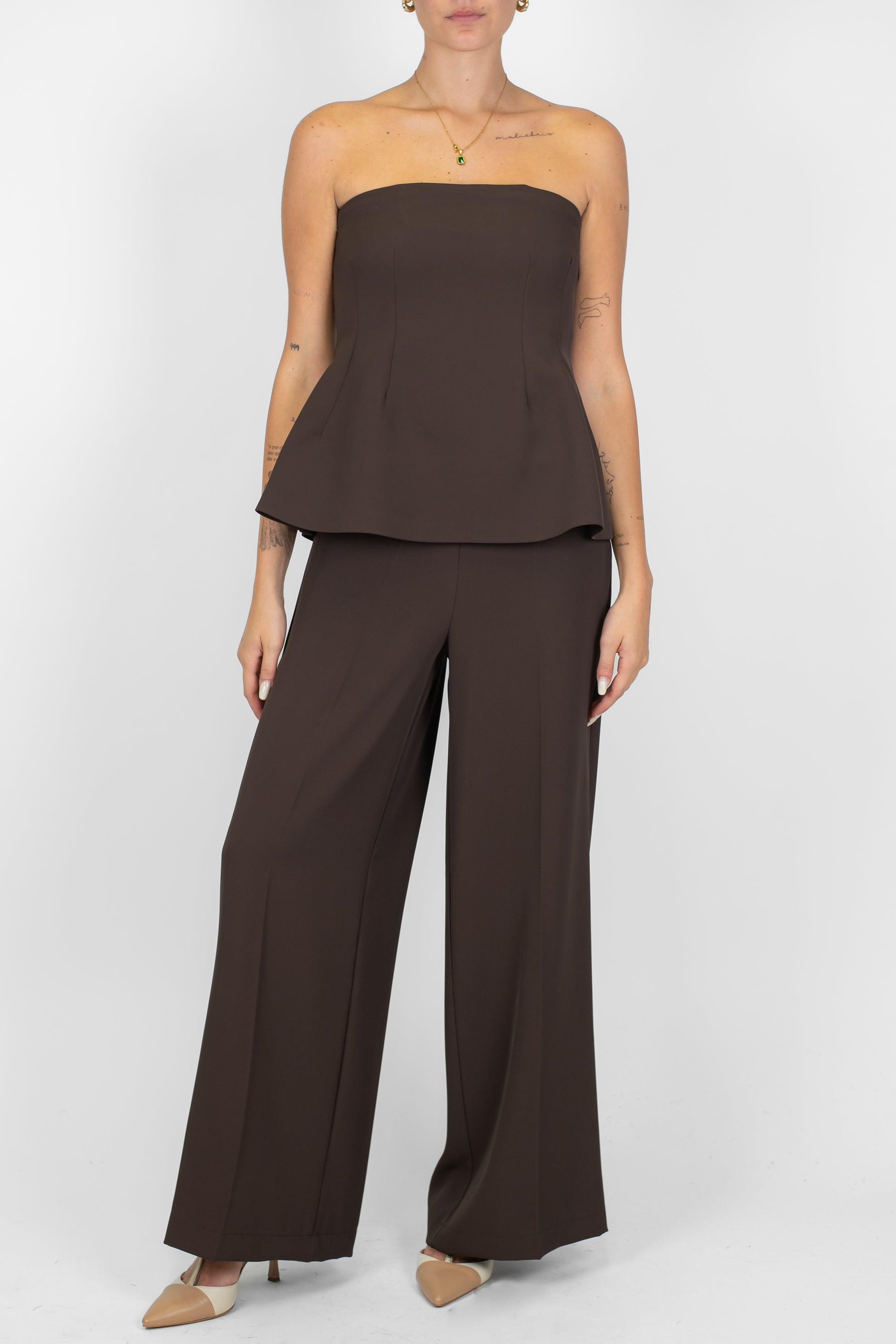 Tensione in - Tuta a fascia con balza