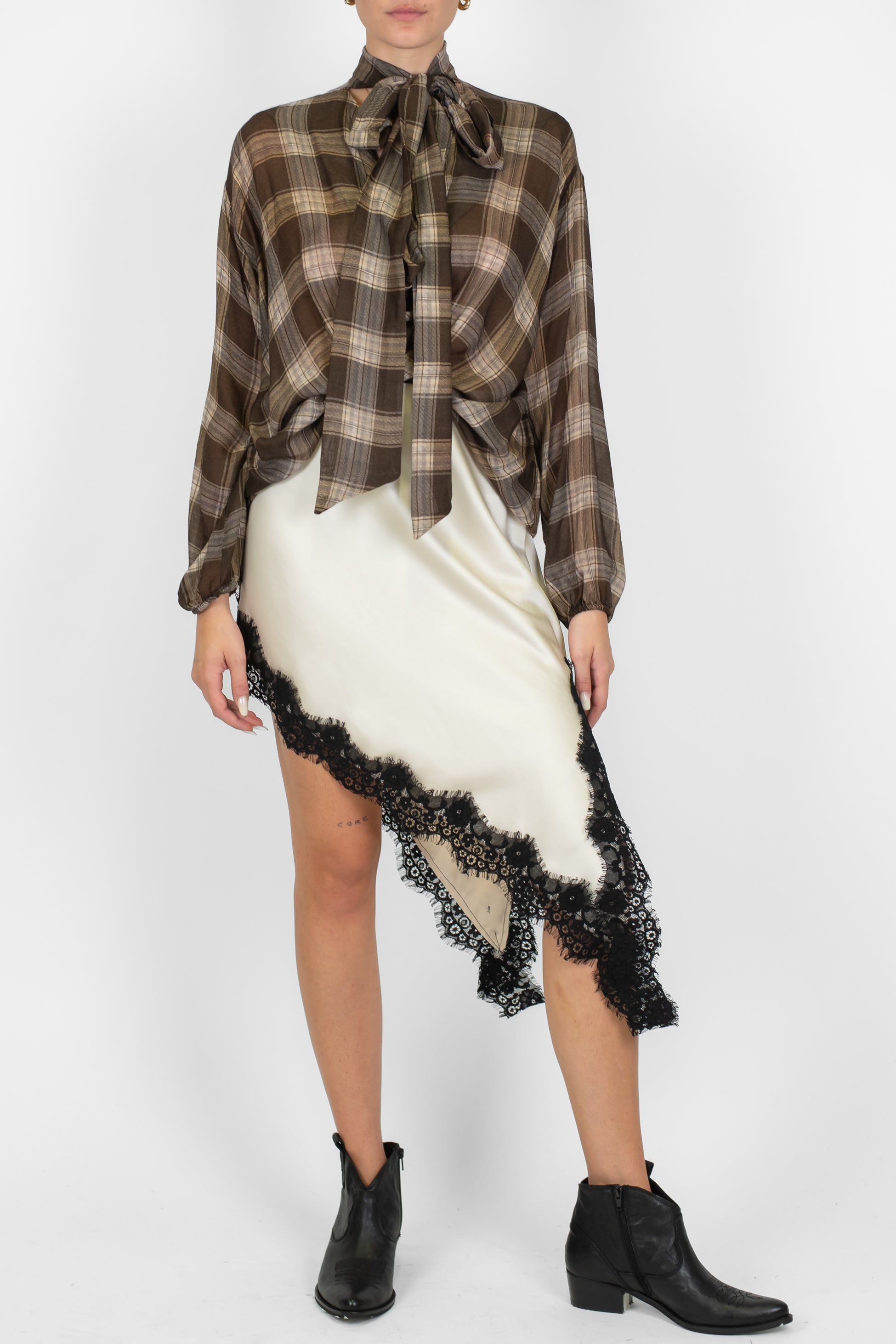 Motel - Minigonna asimmetrica in satin con orli in pizzo