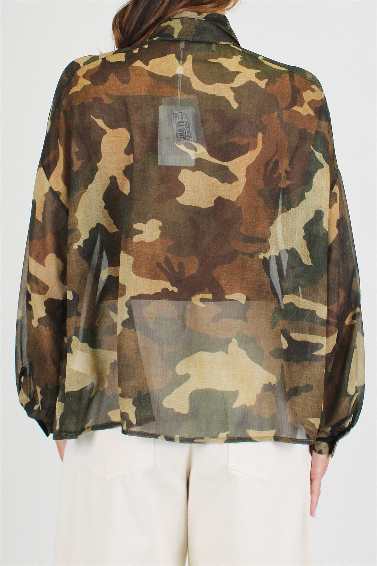 Motel - Camicia fantasia camouflage con fiocco al collo e trasparenze