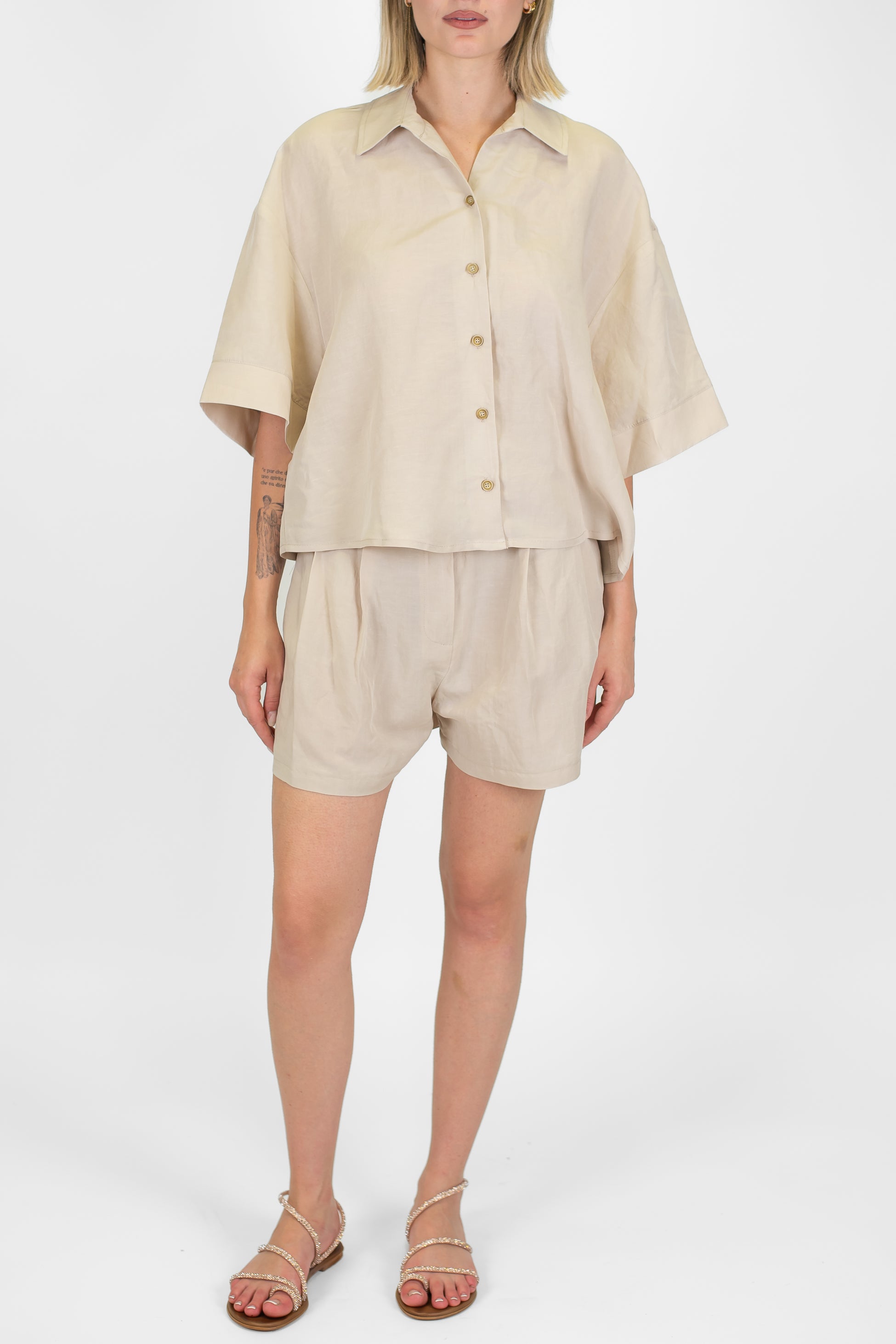 Tensione in - Coordinato in misto lino camicia over mezzamanica e shorts con elastico in vita