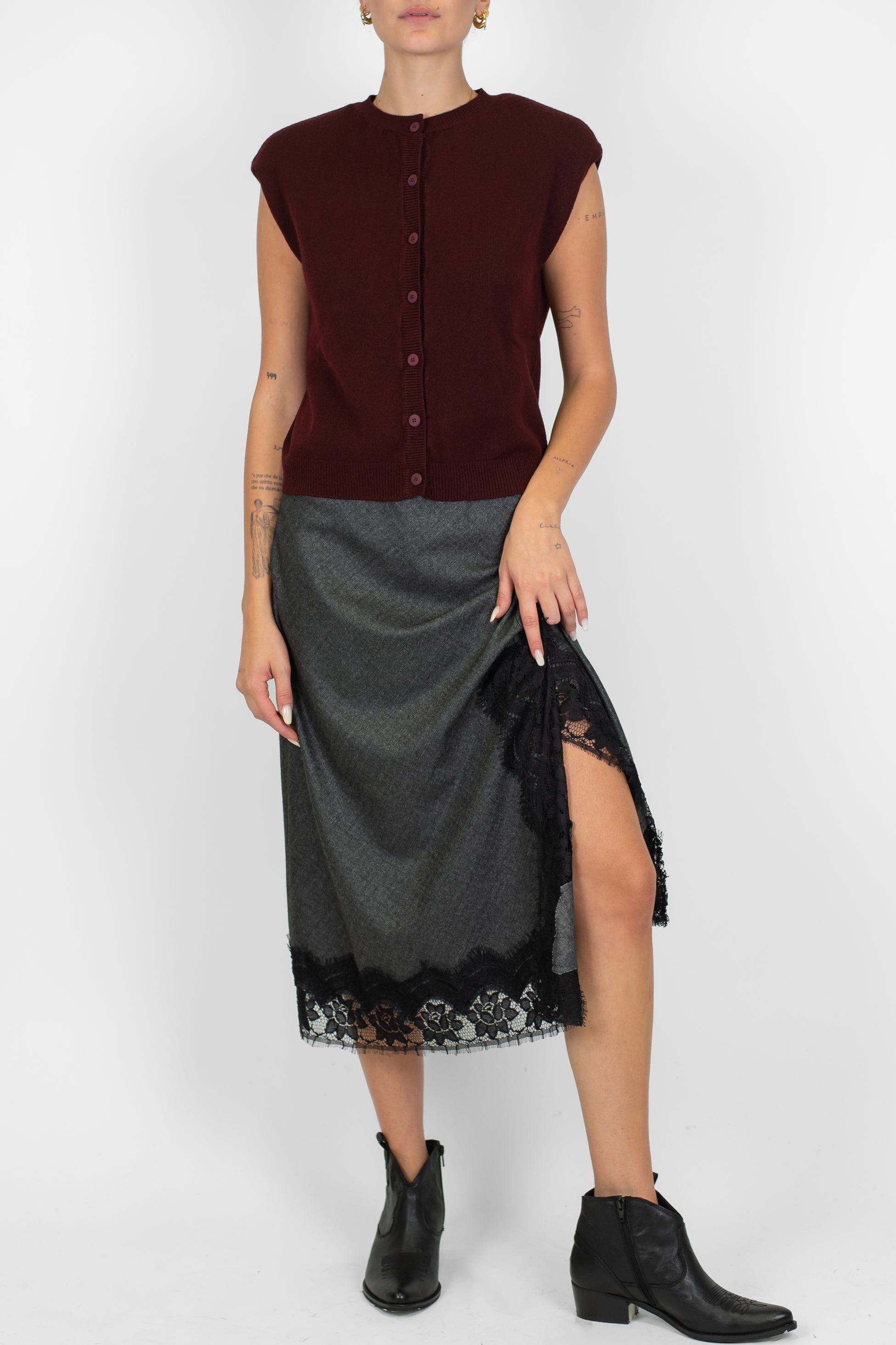 Tensione in - Gonna fantasia spigata con spacco laterale e orli in pizzo