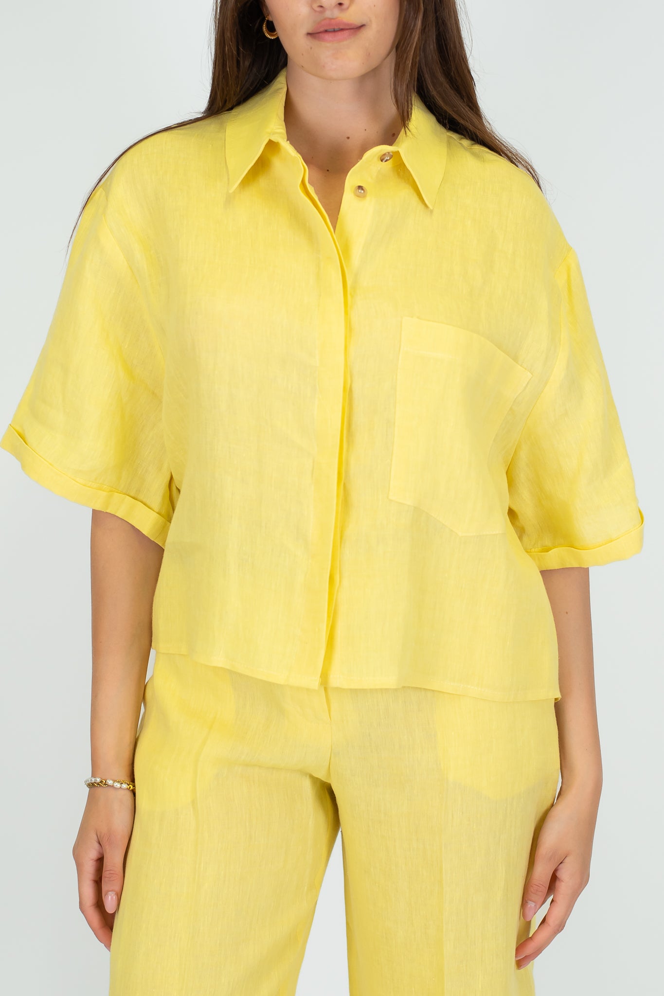 Tensione in - Camicia over merzzamanica in puro lino con tascone