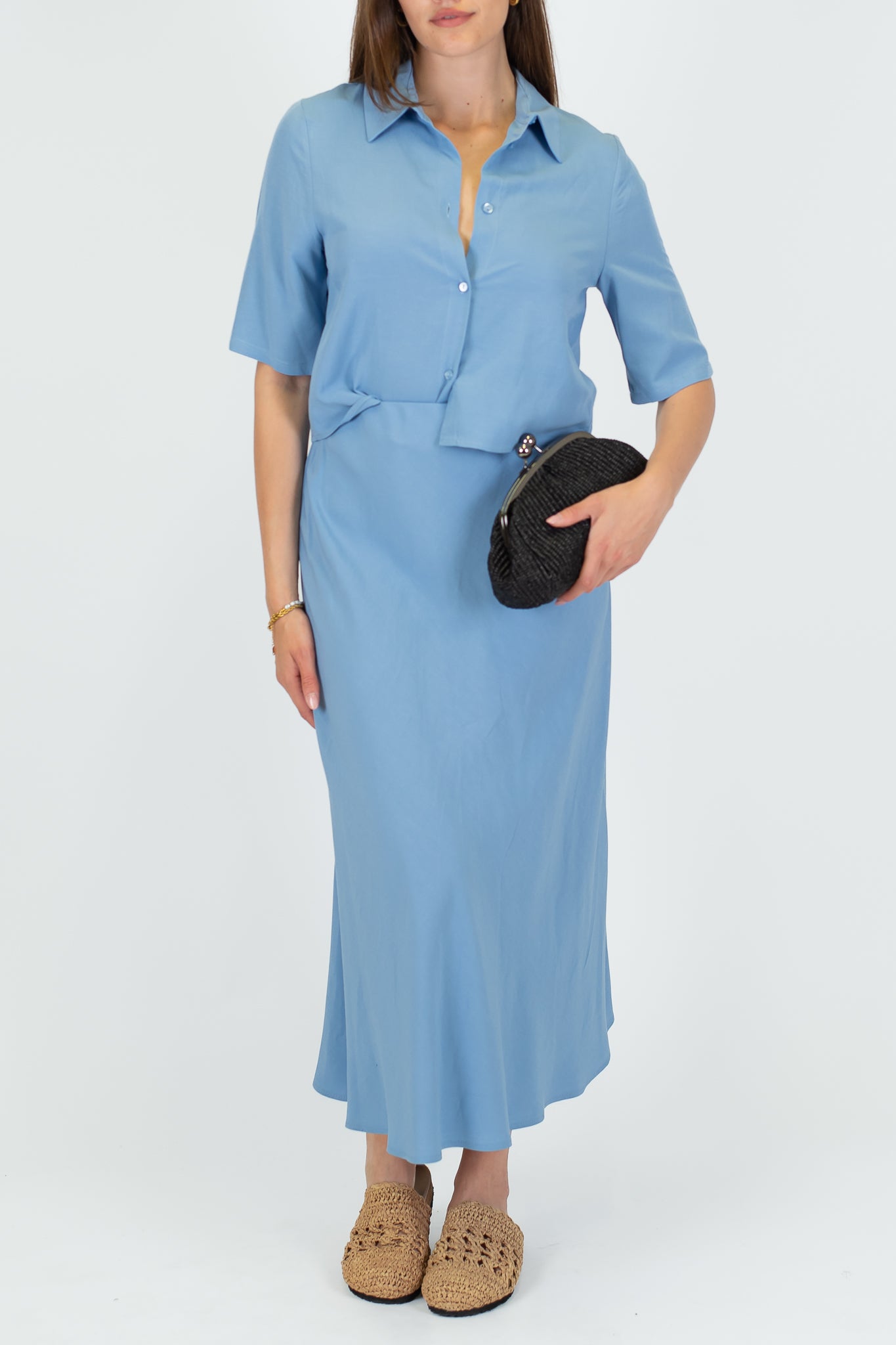 Tensione in - Coordinato in misto viscosa e lino con camicia crop mezzamanica e gonna con elastico in vita