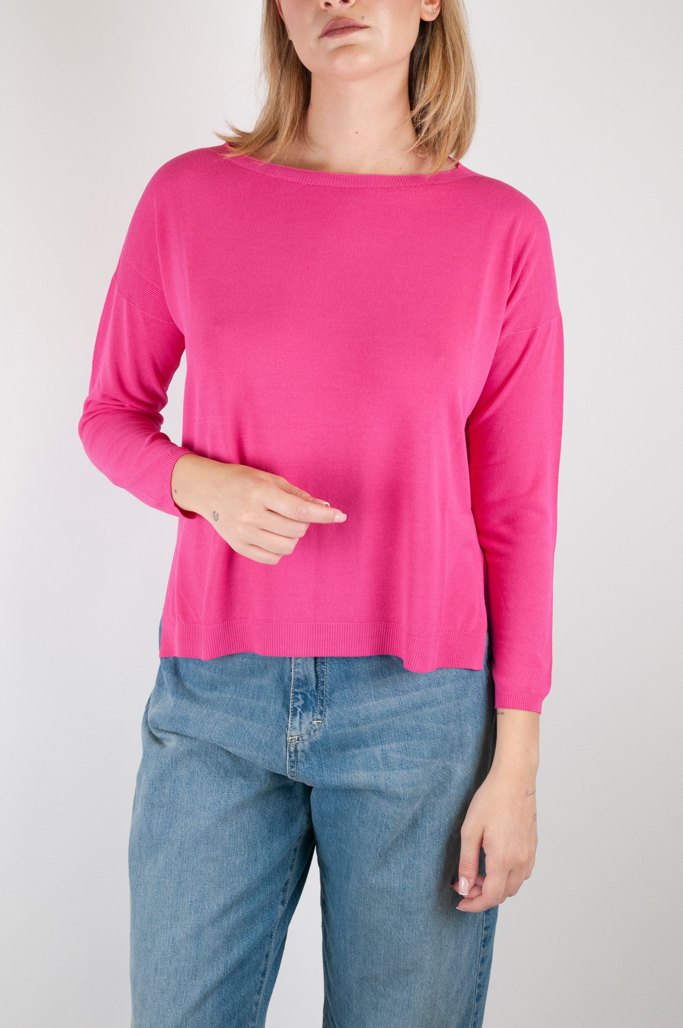 Kontatto - Maglia girocollo con spacchetti laterali in viscosa leggera