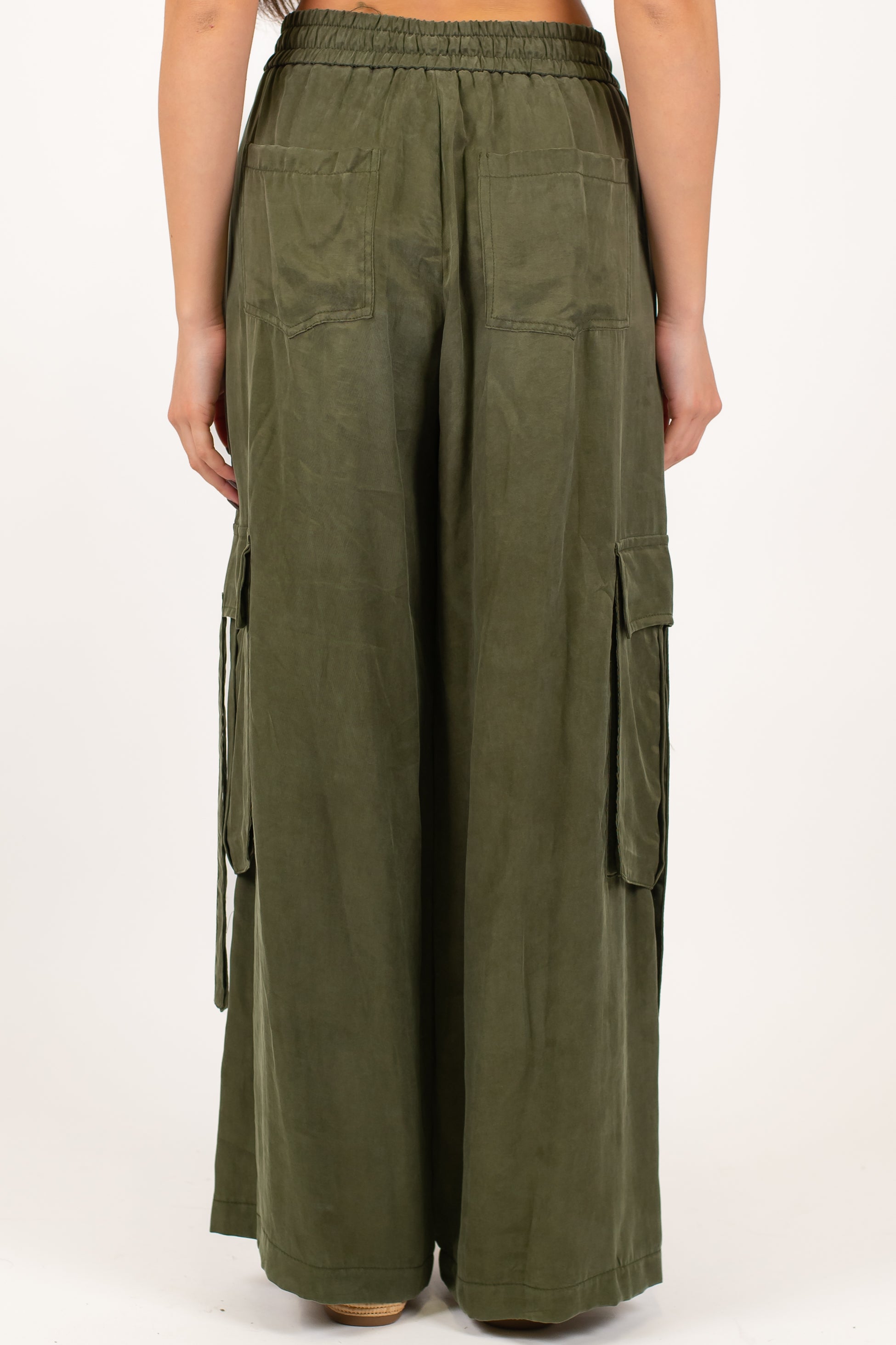 Tensione in - Pantalone cargo palazzo in lyocell effetto seta