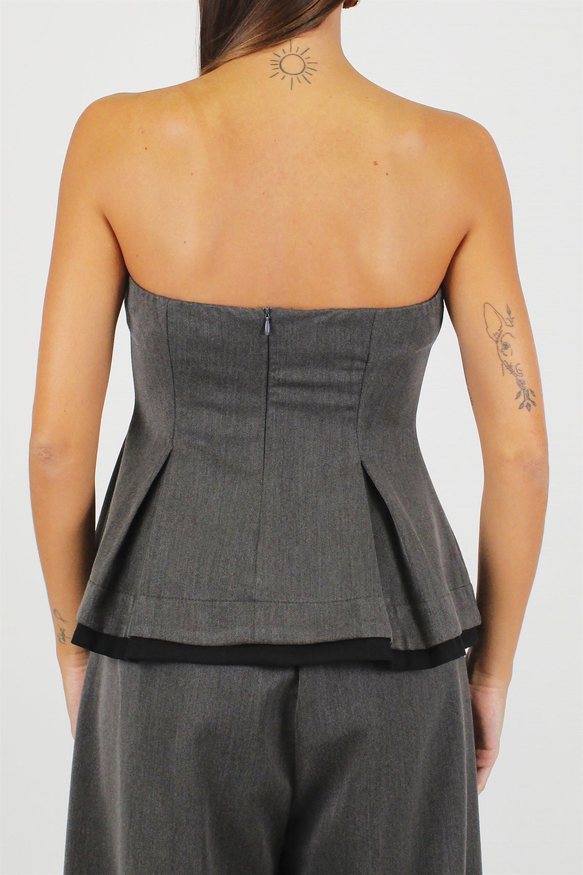 Maryley - Top a fascia con chiusura a zip sul retro e fondo svasato a contrasto