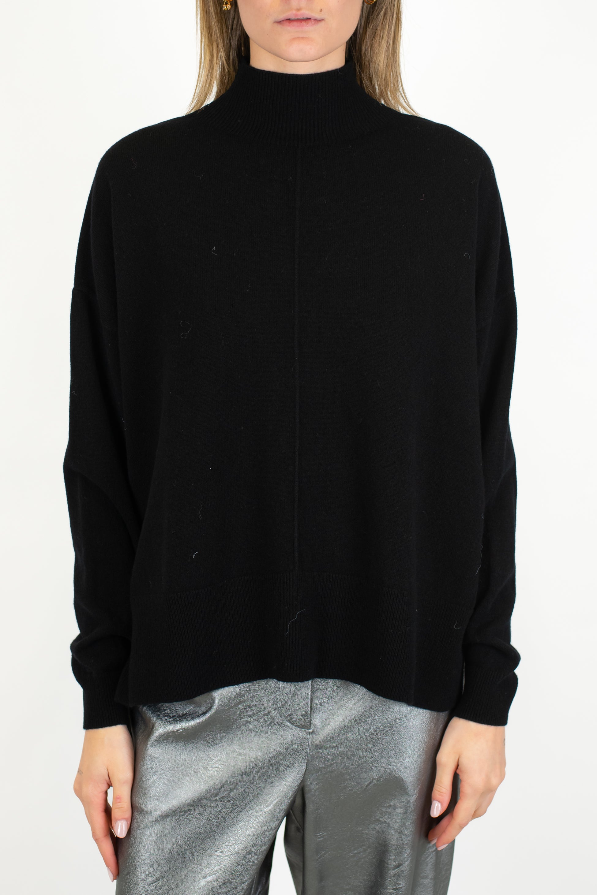 Tensione in - Maglia scollo cratere in 100% lana