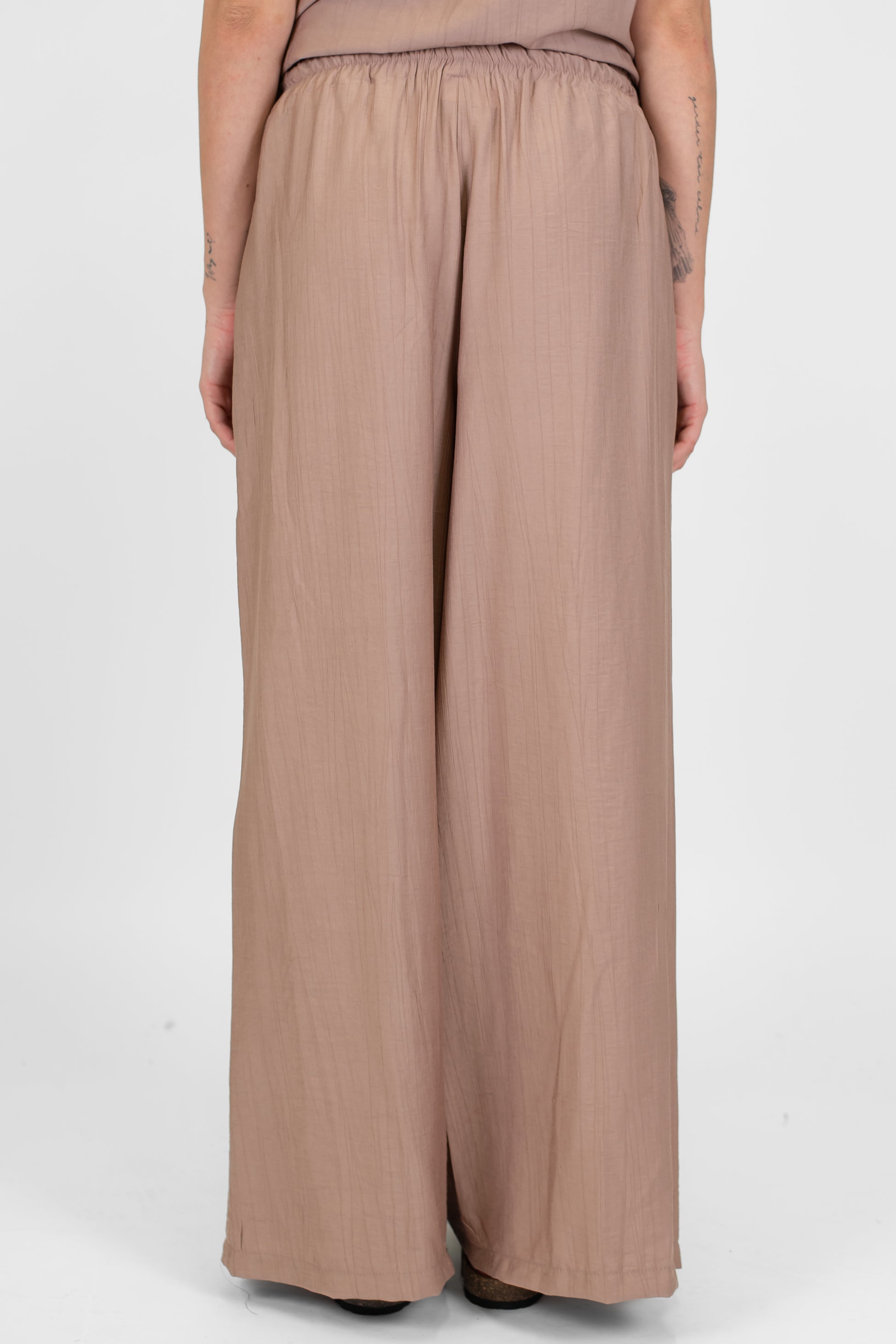 Tensione in - Coordinato t-shirt e pantalone palazzo con coulisse in viscosa leggera