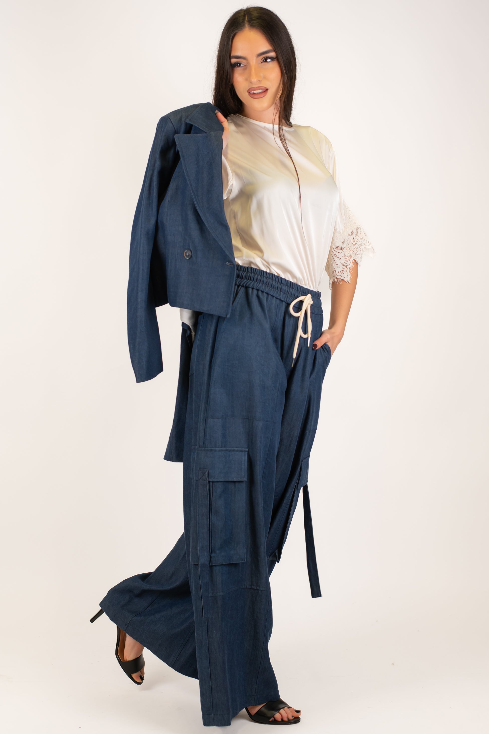 Tensione in - Pantalone palazzo cargo in lyocell effetto denim con coulisse