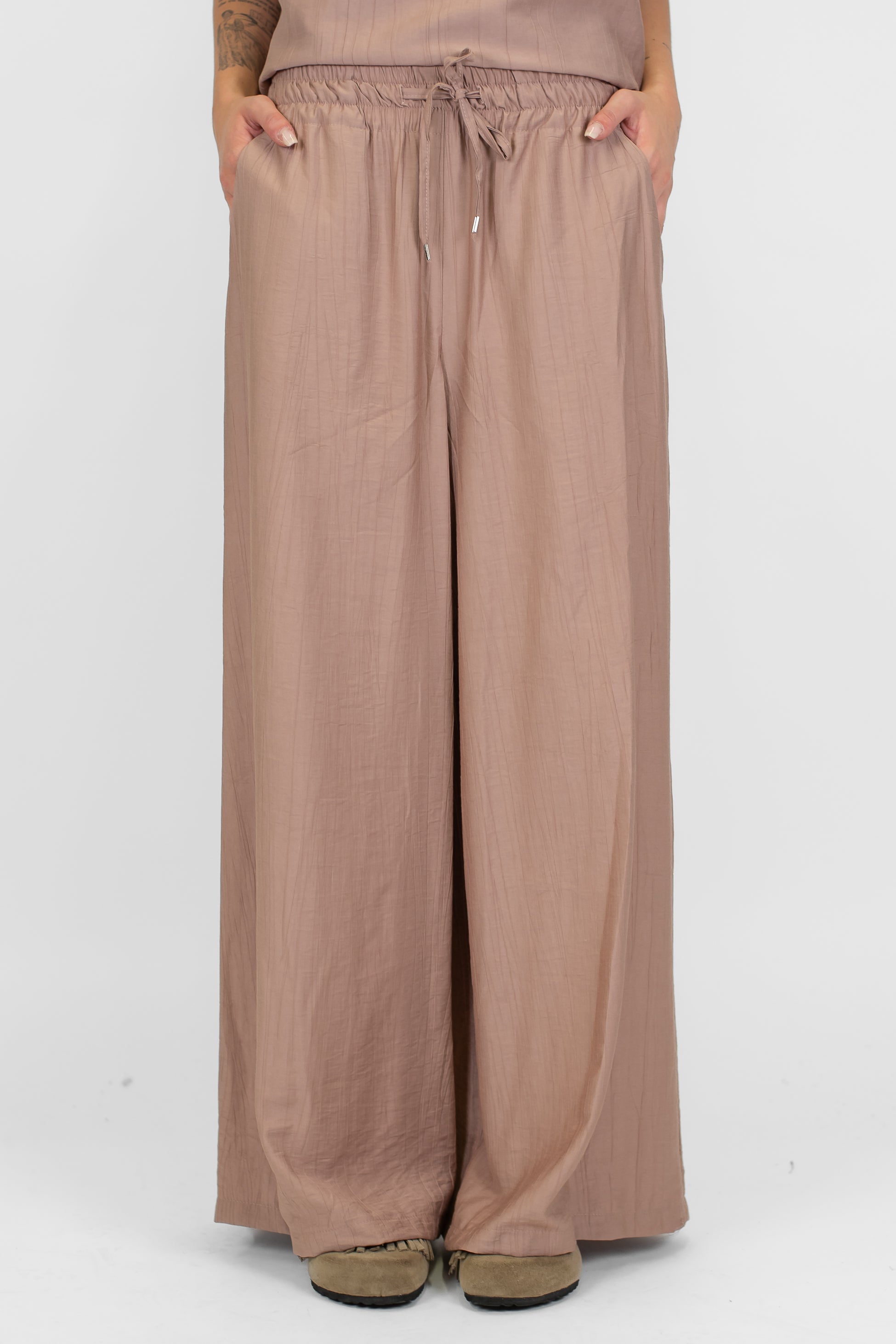 Tensione in - Coordinato t-shirt e pantalone palazzo con coulisse in viscosa leggera