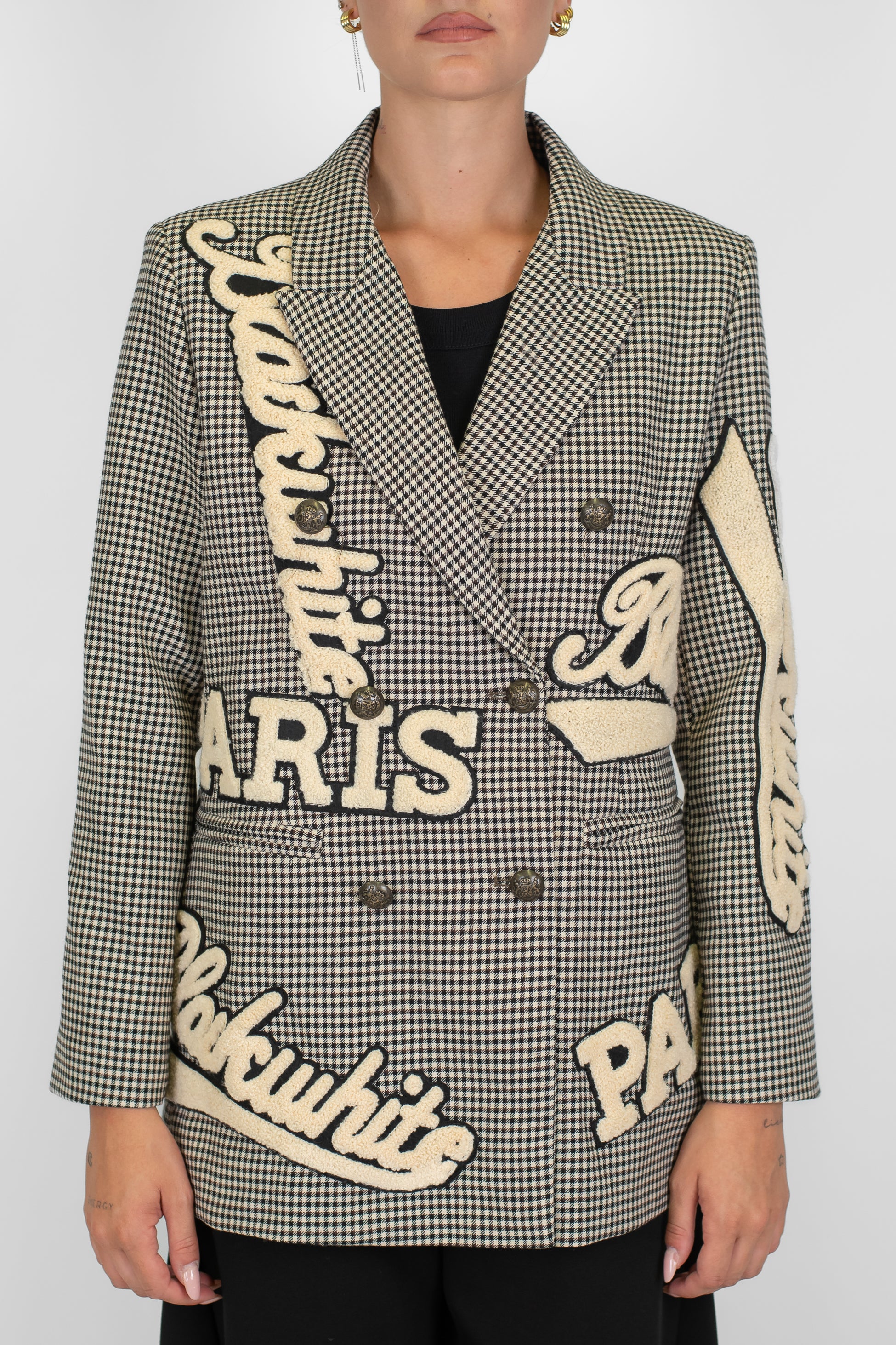 Tensione in - Giacca doppiopetto fantasia pied de poule con patch scritte