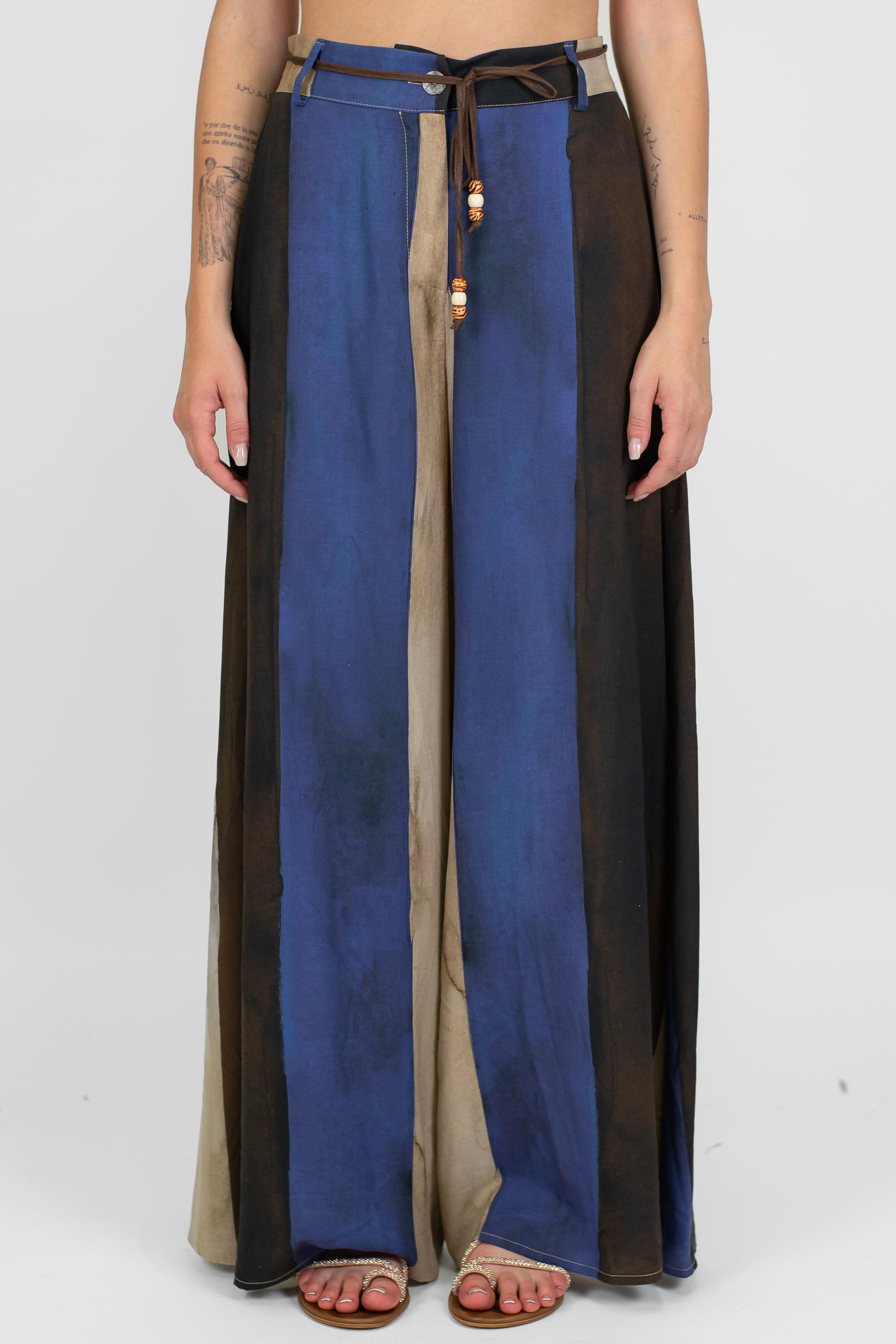 Motel - Pantalone palazzo multicolor in misto viscosa e lino con elastico sul retro Motel.
Composizione: 85%VI 15%LI