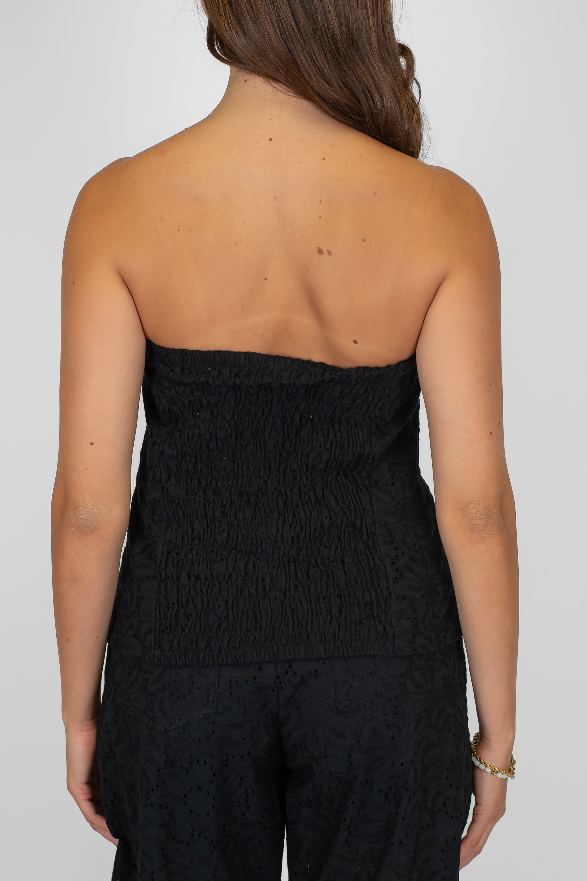 Tensione in - Top a fascia in pizzo sangallo con elastico