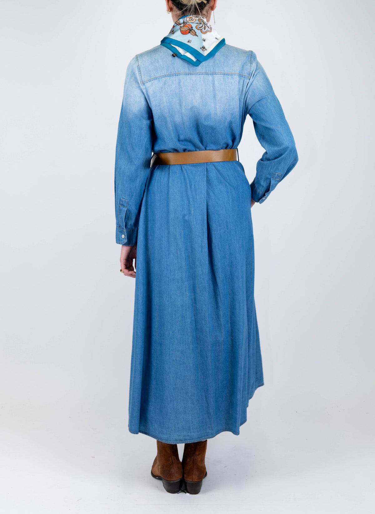 Motel - Chemisier in chambray con foulard fantasia al collo