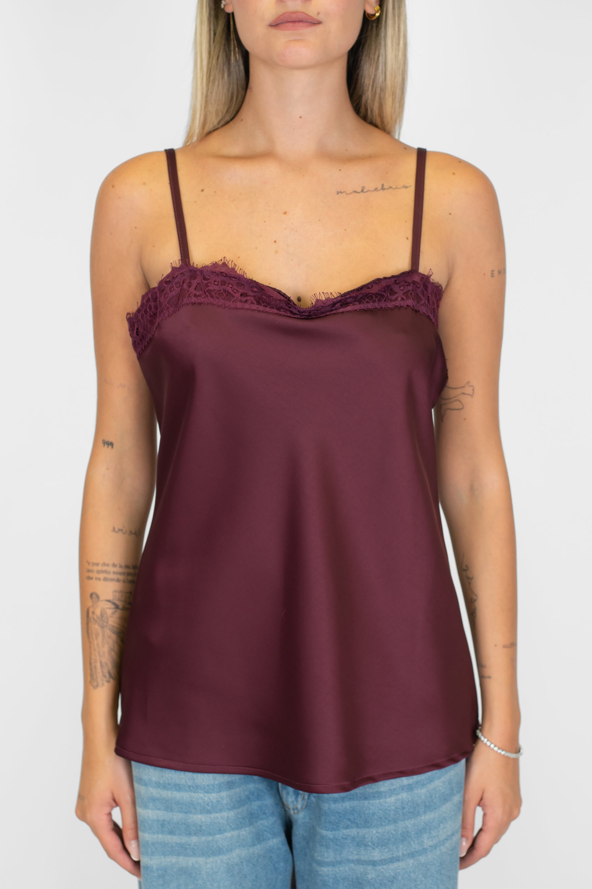 Tensione in - Top in satin con profilo in pizzo