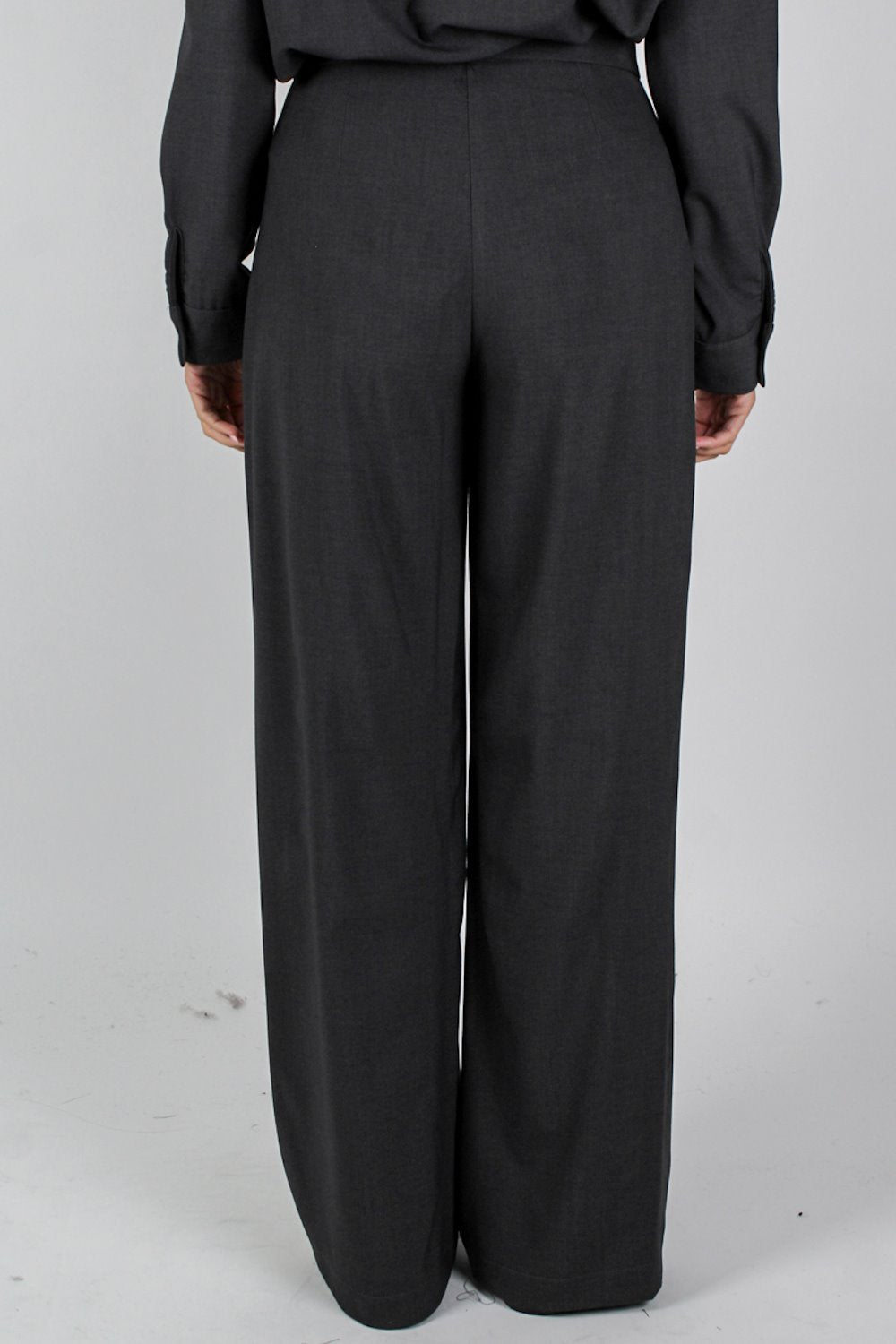 Tensione in - Coordinato tinta unita con camicia e pantalone palazzo