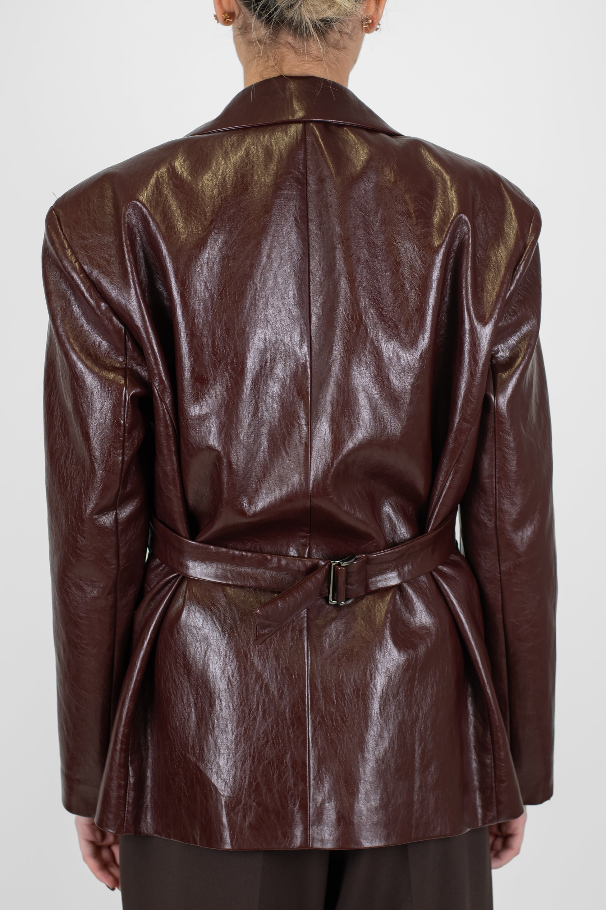 Motel - Giacca doppiopetto in ecopelle con spalline e cinturino sul retro