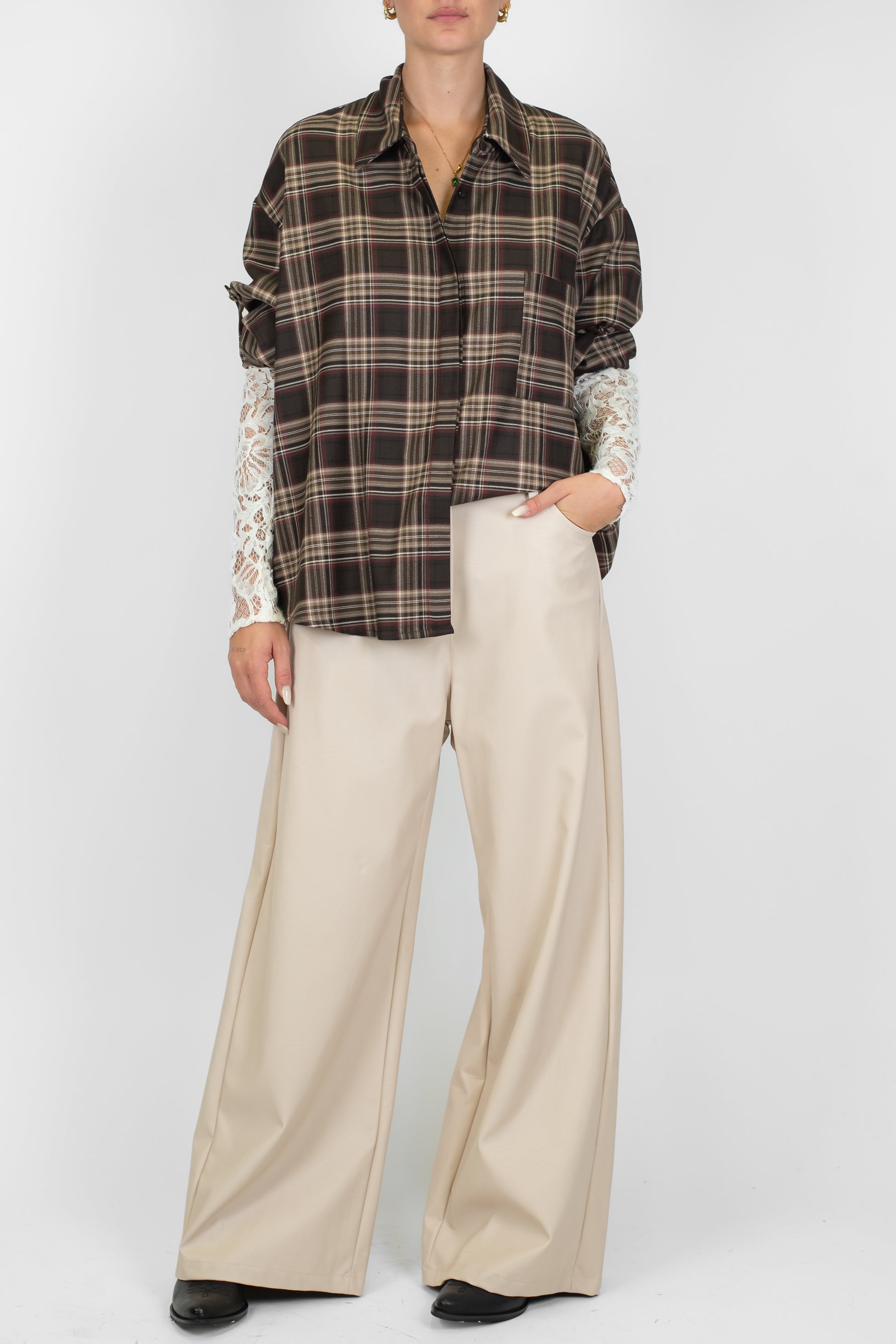 Tensione in - Pantalone palazzo in ecopelle modello Giusi con tasconi posteriori