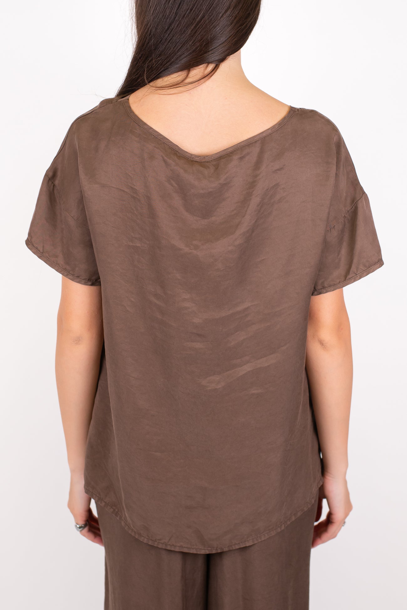 Tensione in - T-shirt scollo a V in lyocell mano cupro